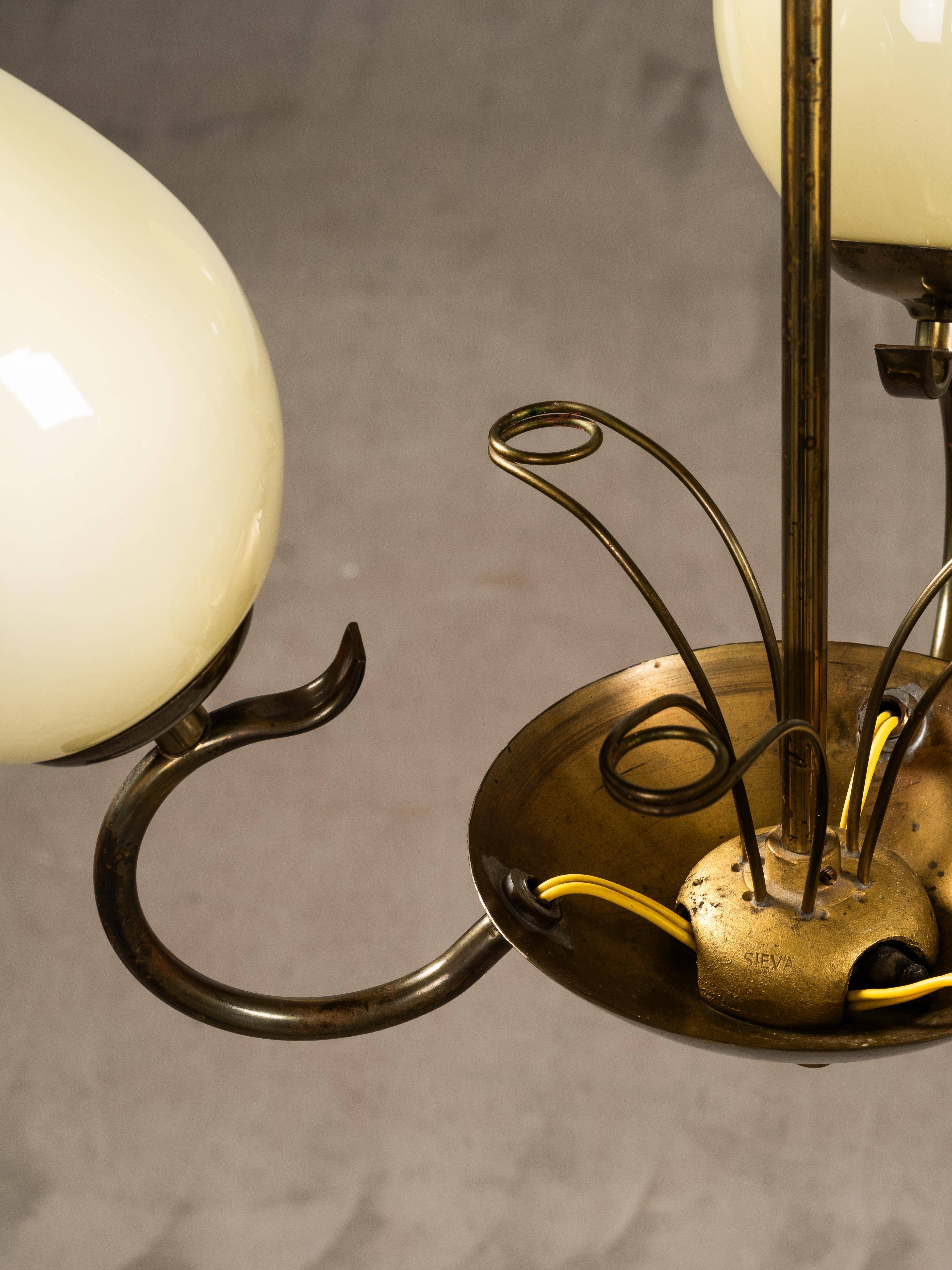 Lampadario in vetro opalino e ottone di Sievä, Finlandia, anni '50 in vendita 13