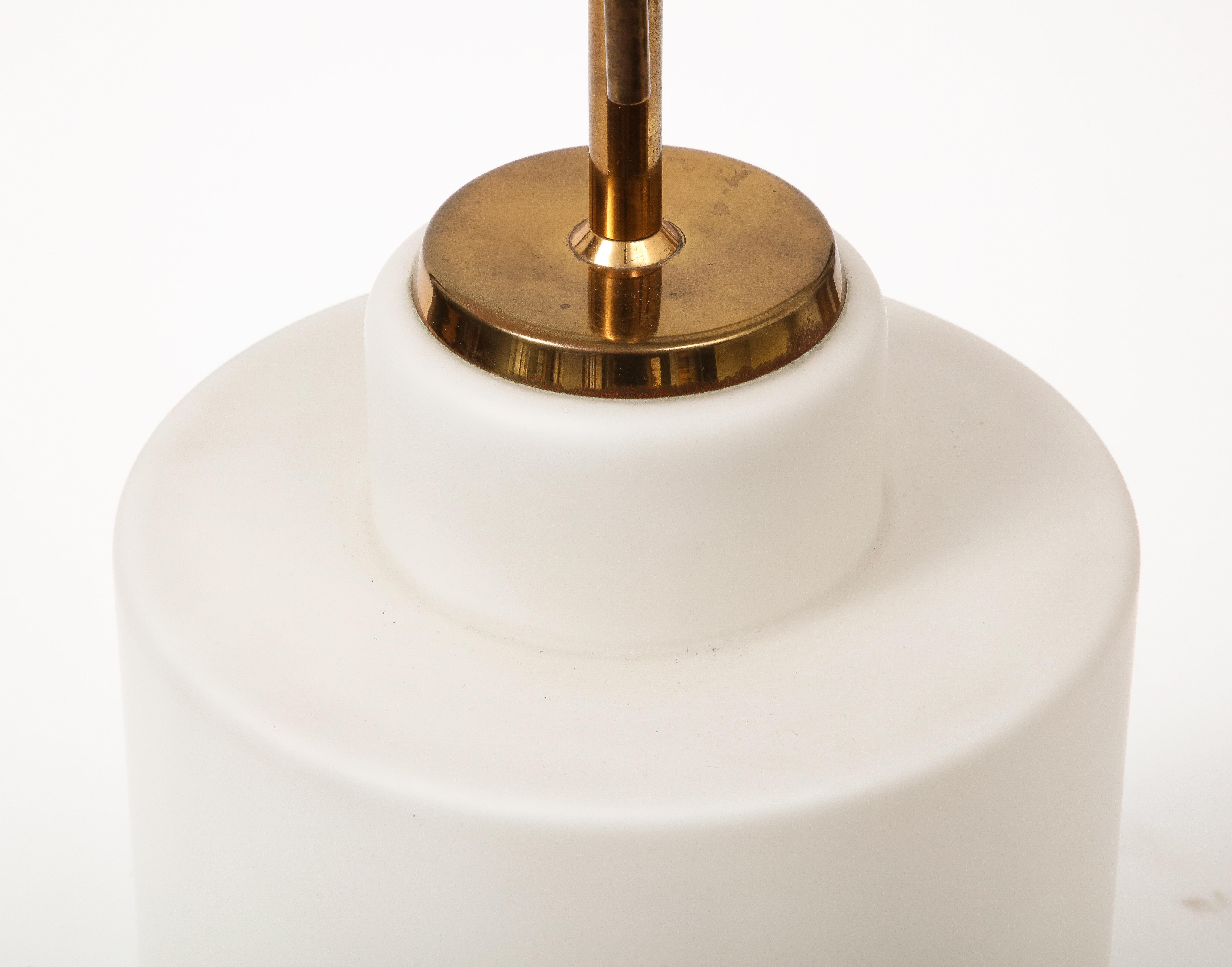 Opaline Glass and Brass Modernist Table Lamp by Stilnovo, Italy, c. 1950 For Sale 6
