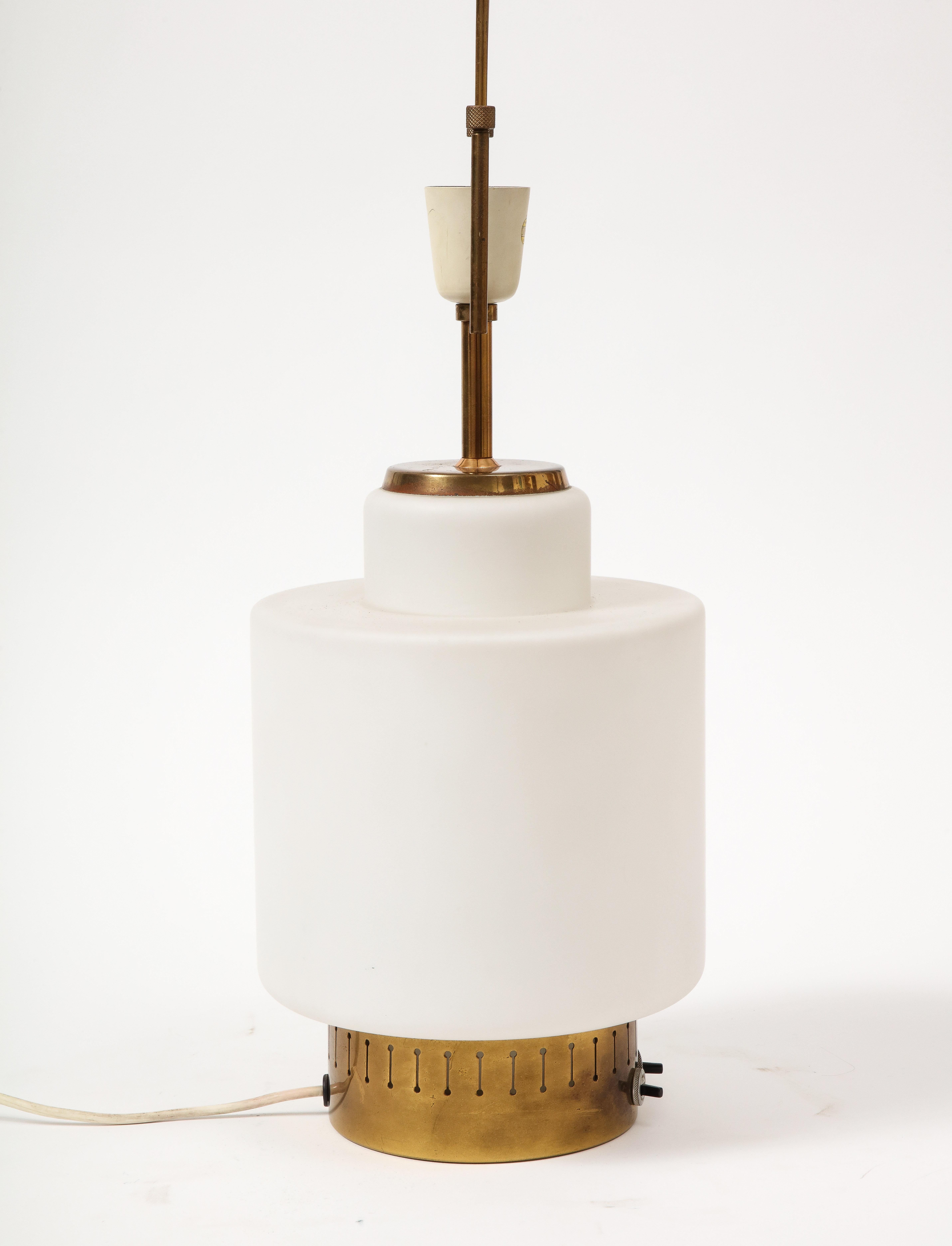 Opaline Glass and Brass Modernist Table Lamp by Stilnovo, Italy, c. 1950 For Sale 3