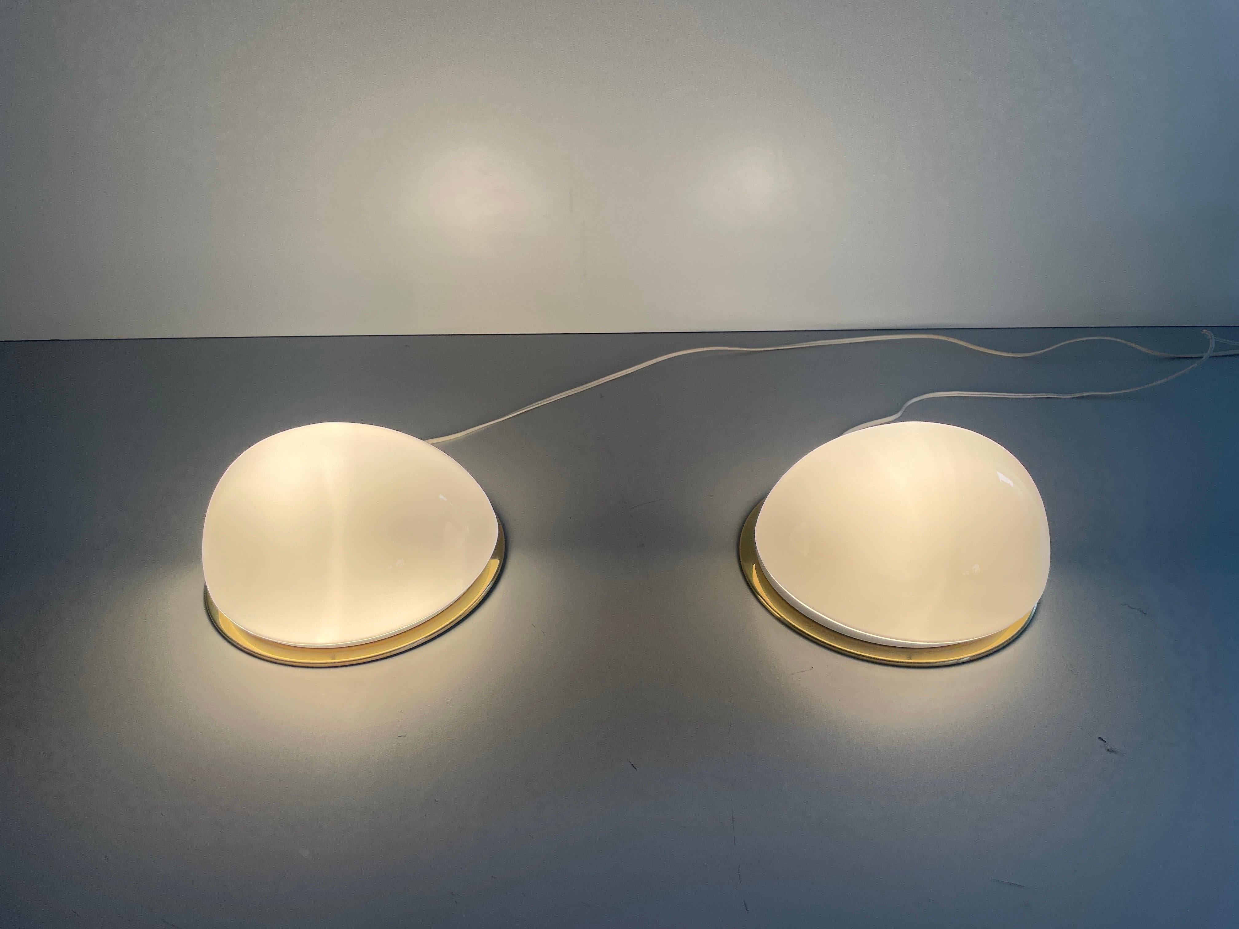 Opalglas und poliertes Messing Rundes Wandleuchterpaar, 1960er Jahre, Deutschland im Angebot 9