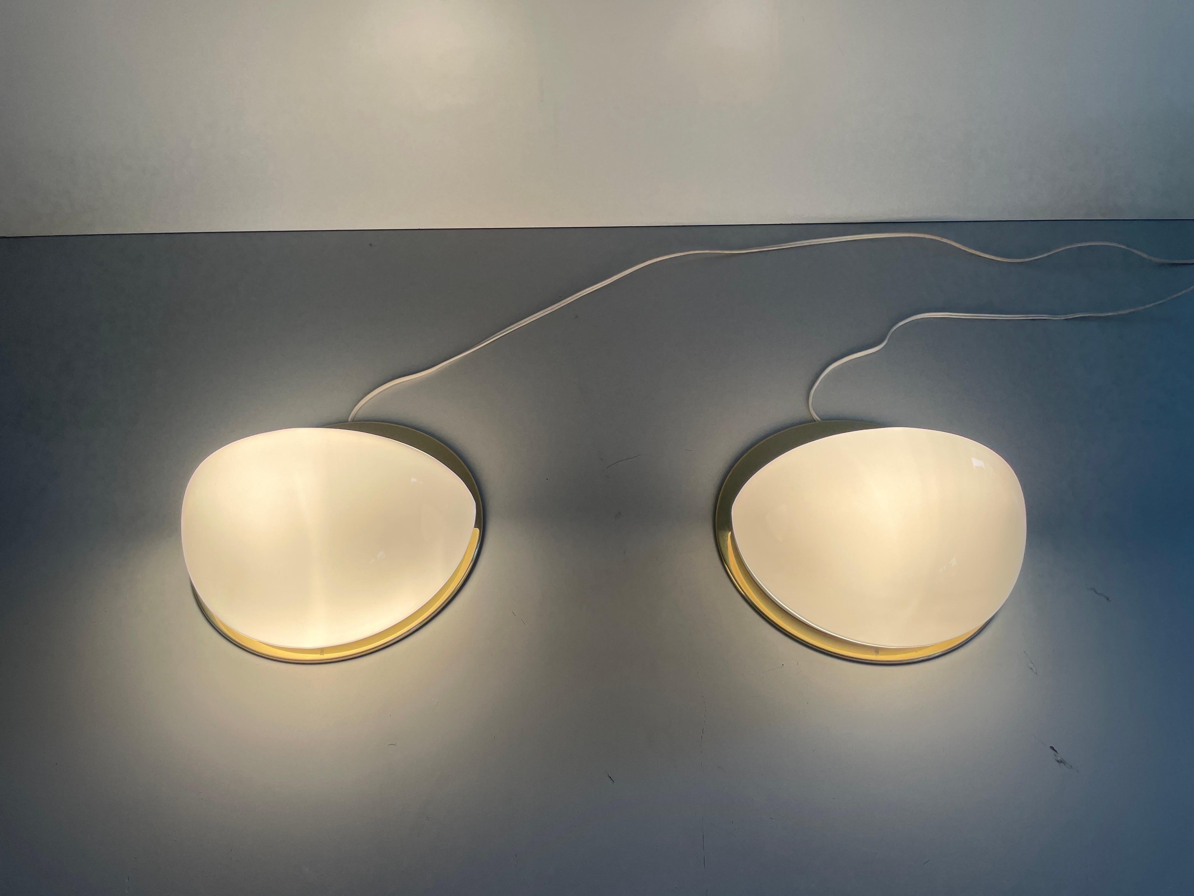 Opalglas und poliertes Messing Rundes Wandleuchterpaar, 1960er Jahre, Deutschland im Angebot 10