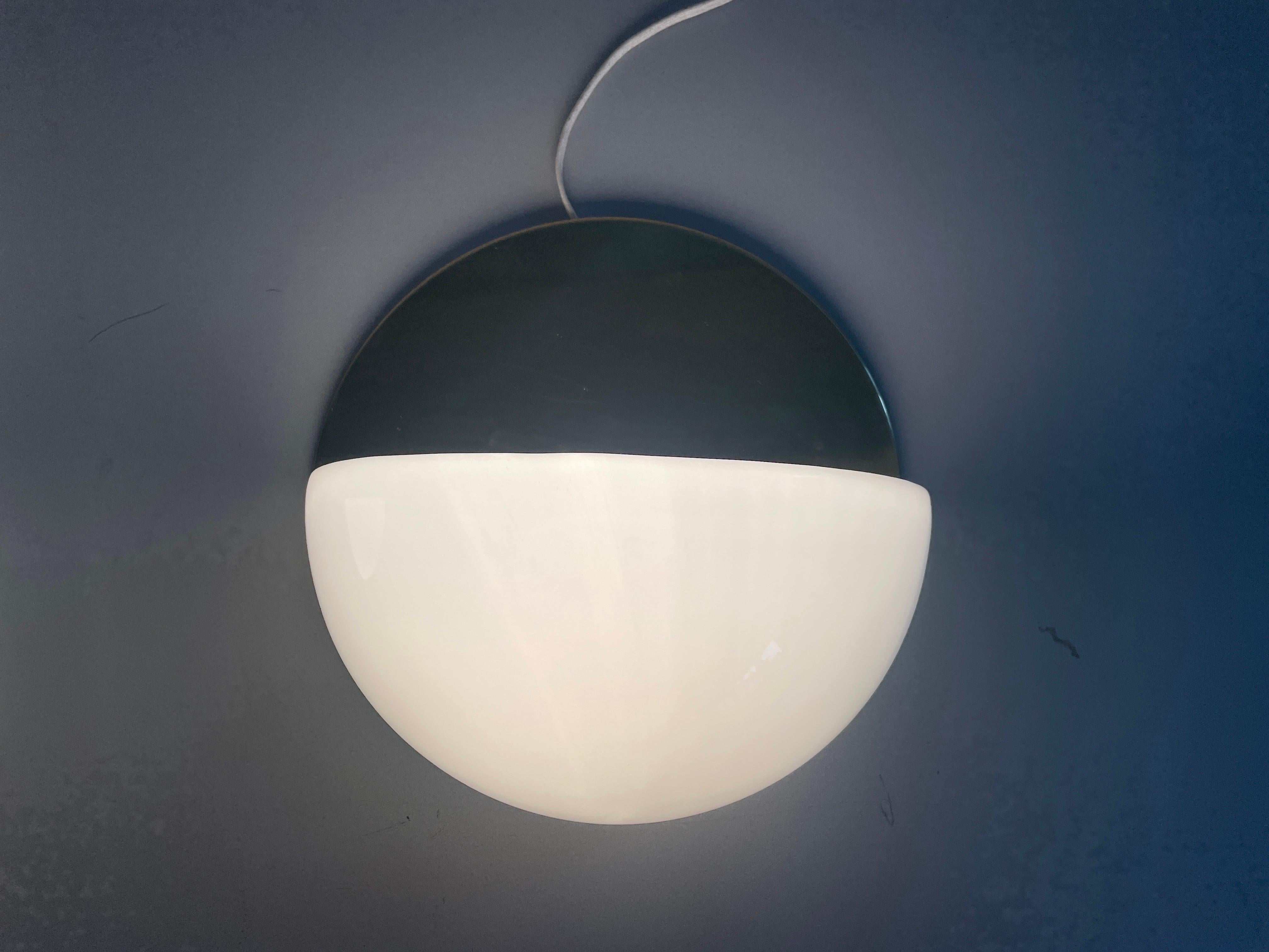 Opalglas und poliertes Messing Rundes Wandleuchterpaar, 1960er Jahre, Deutschland im Angebot 12