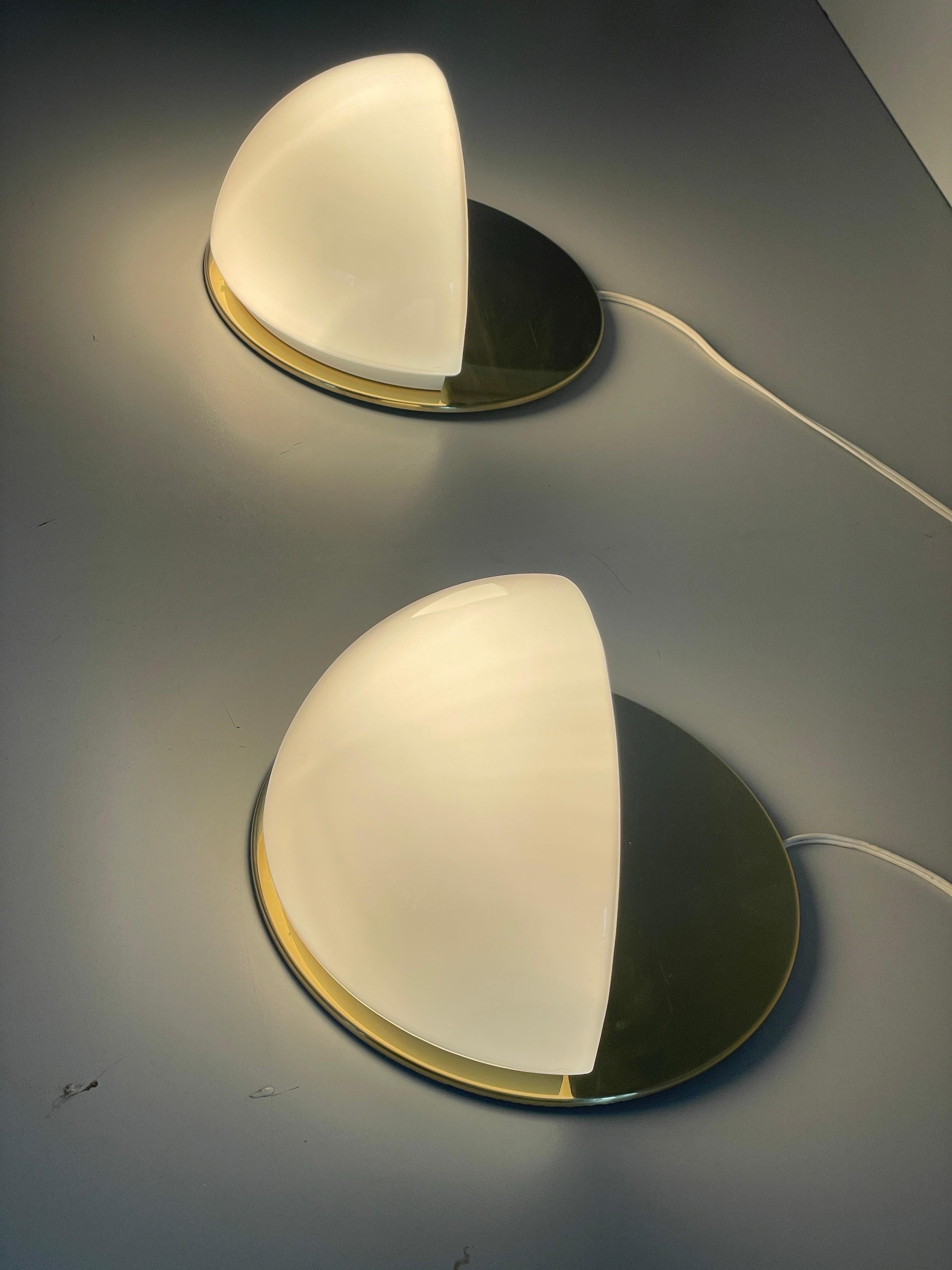 Opalglas und poliertes Messing Rundes Wandleuchterpaar, 1960er Jahre, Deutschland im Angebot 13