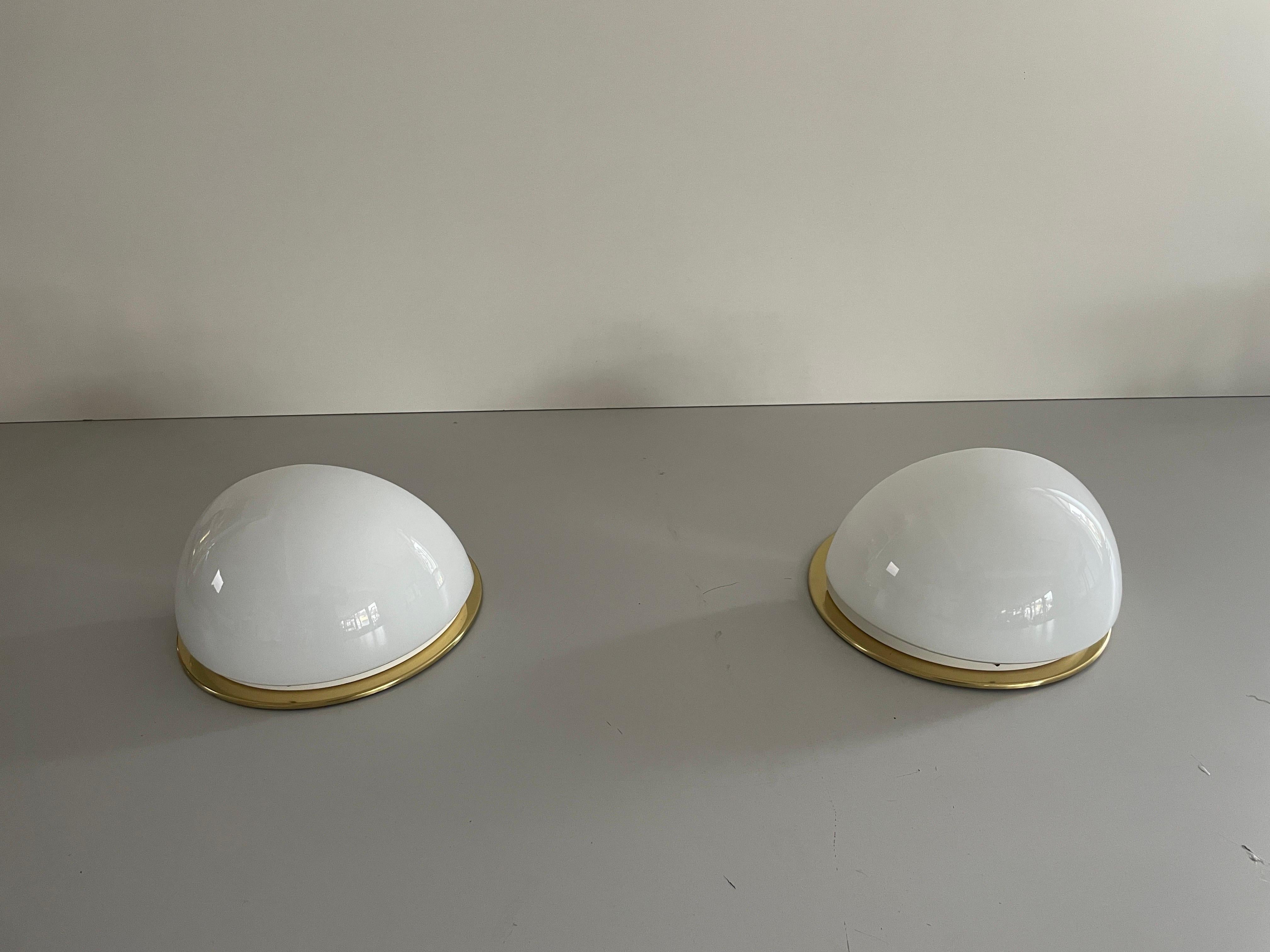 Opalglas und poliertes Messing Rundes Wandleuchterpaar, 1960er Jahre, Deutschland im Angebot 4