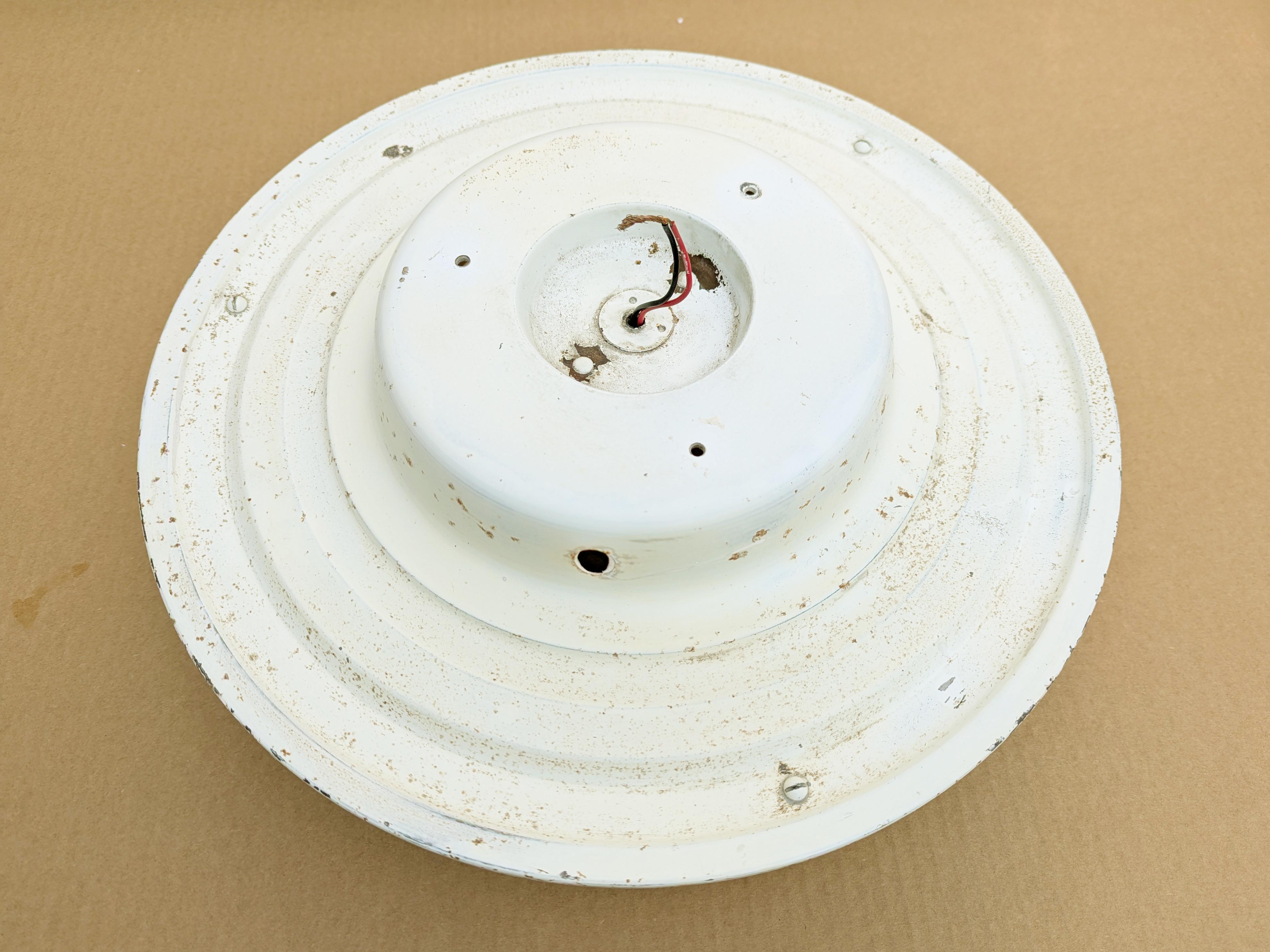 Lámpara de techo Omega de vidrio opalino y latón de Vico Magistretti para Artemide, años 60 en venta 5