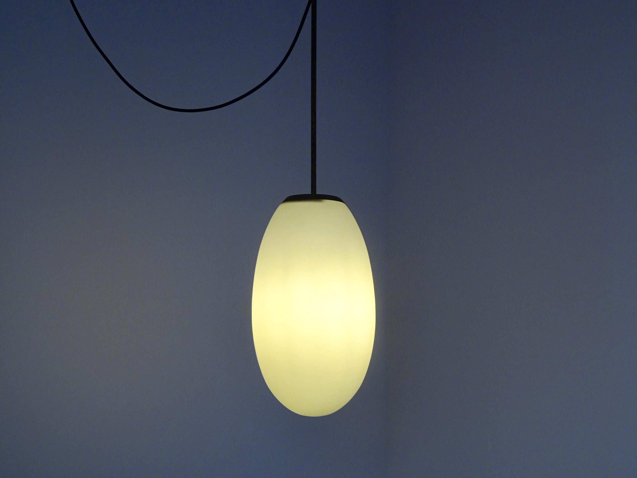 Mid-Century moderno Lampada da soffitto in vetro opalino, anni '60 in vendita