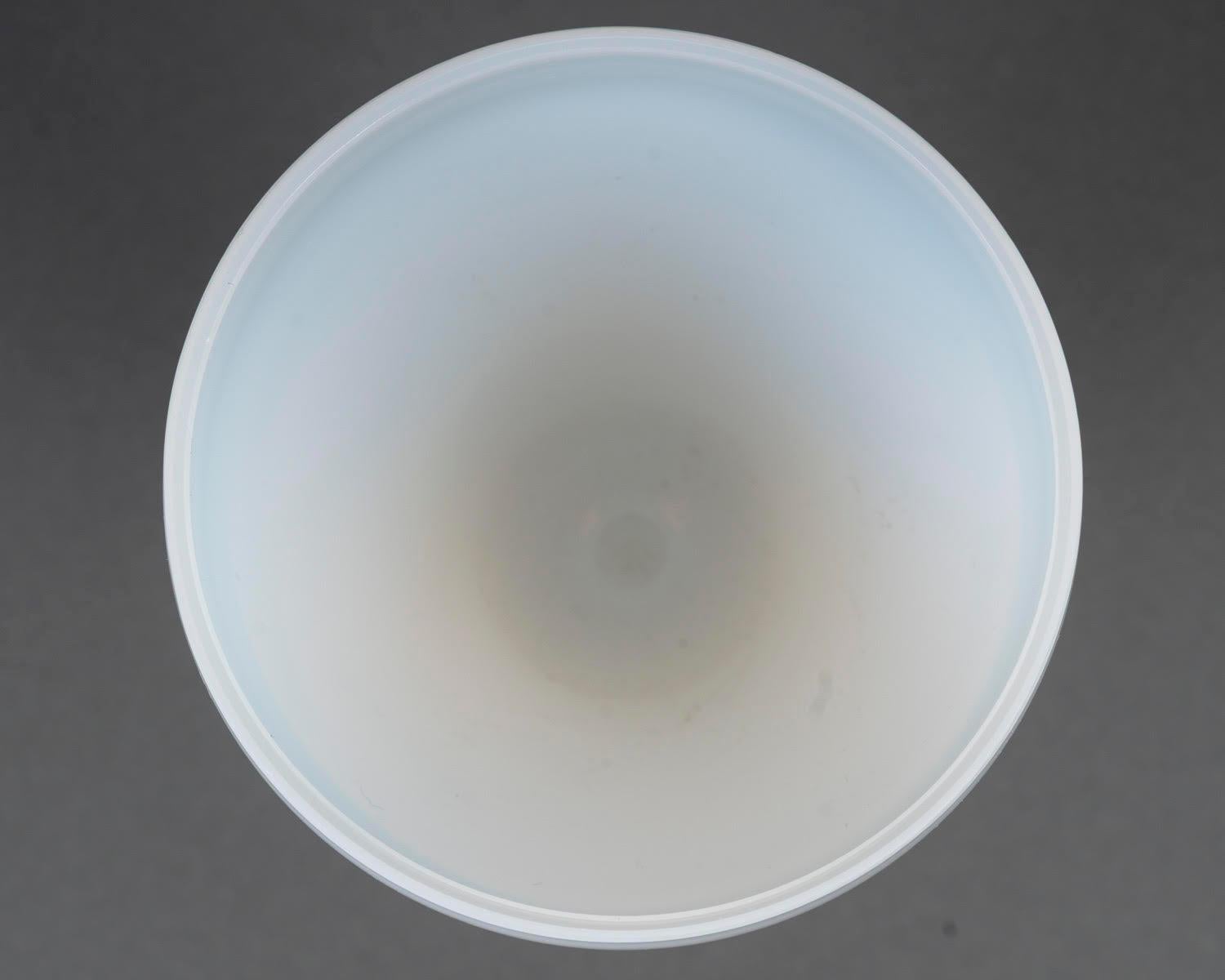 Verre opalin, calice du XIXe siècle, période Napoléon III. en vente 1