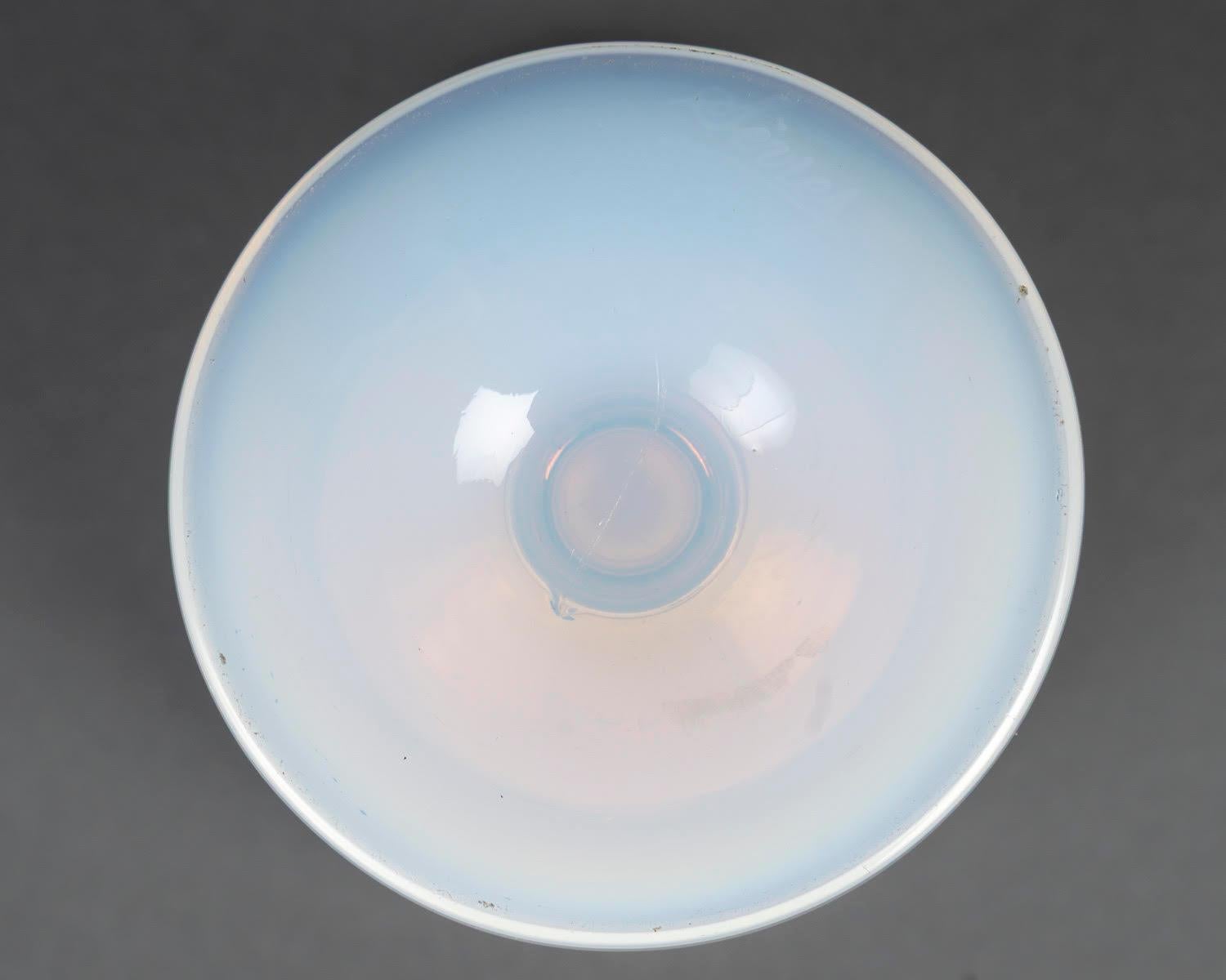 Verre opalin, calice du XIXe siècle, période Napoléon III. en vente 2