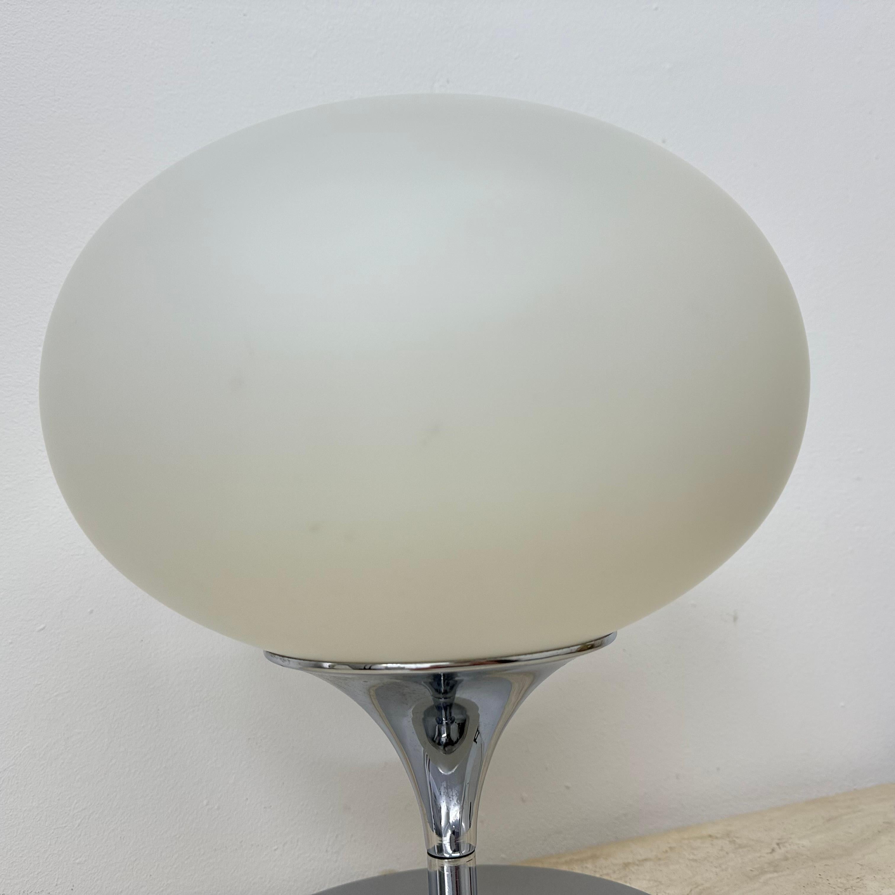 Lampe Space A Age en verre opalin, acier chromé et fonte par Kaiser Leuchten, 1970' en vente 8