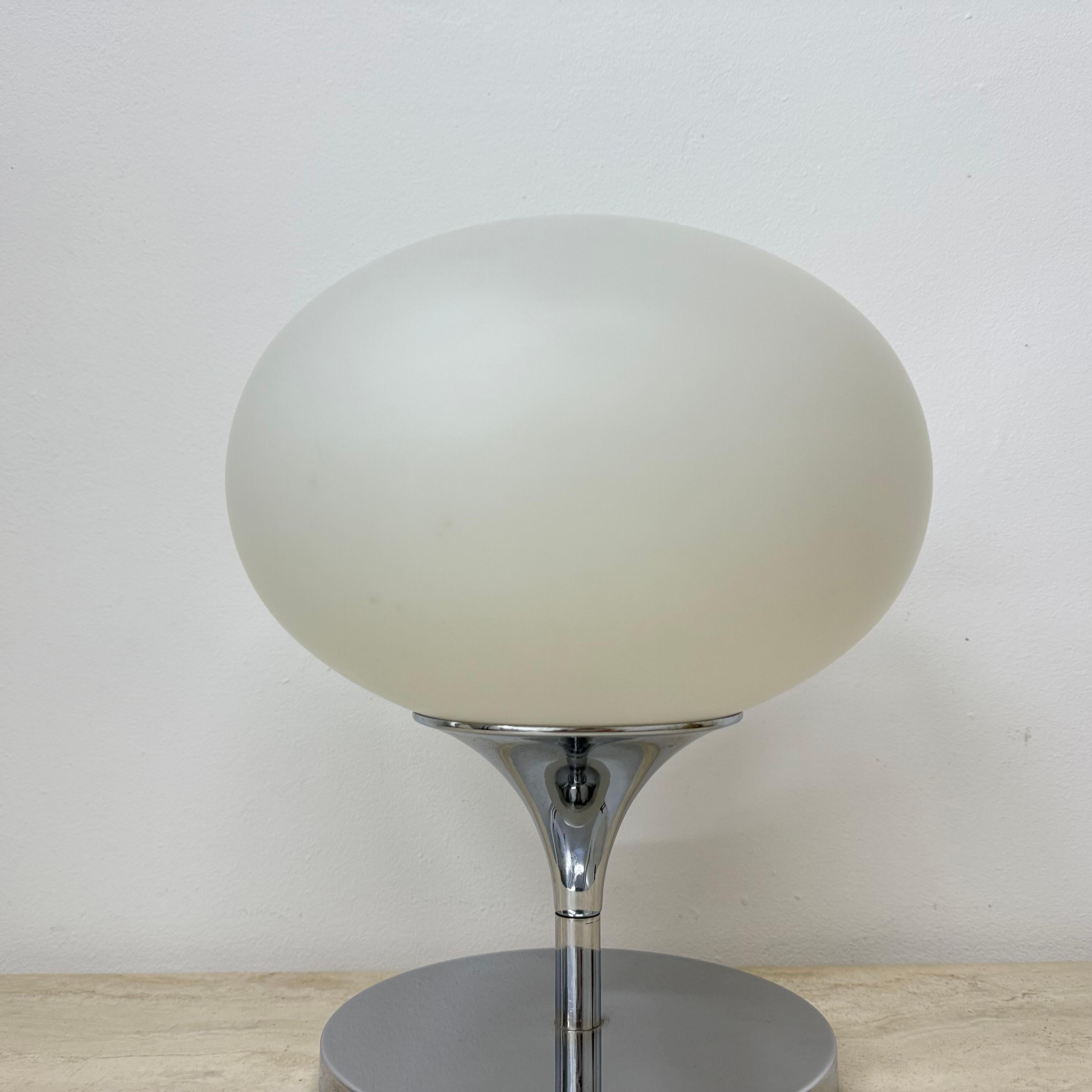 Lampe Space A Age en verre opalin, acier chromé et fonte par Kaiser Leuchten, 1970' en vente 9