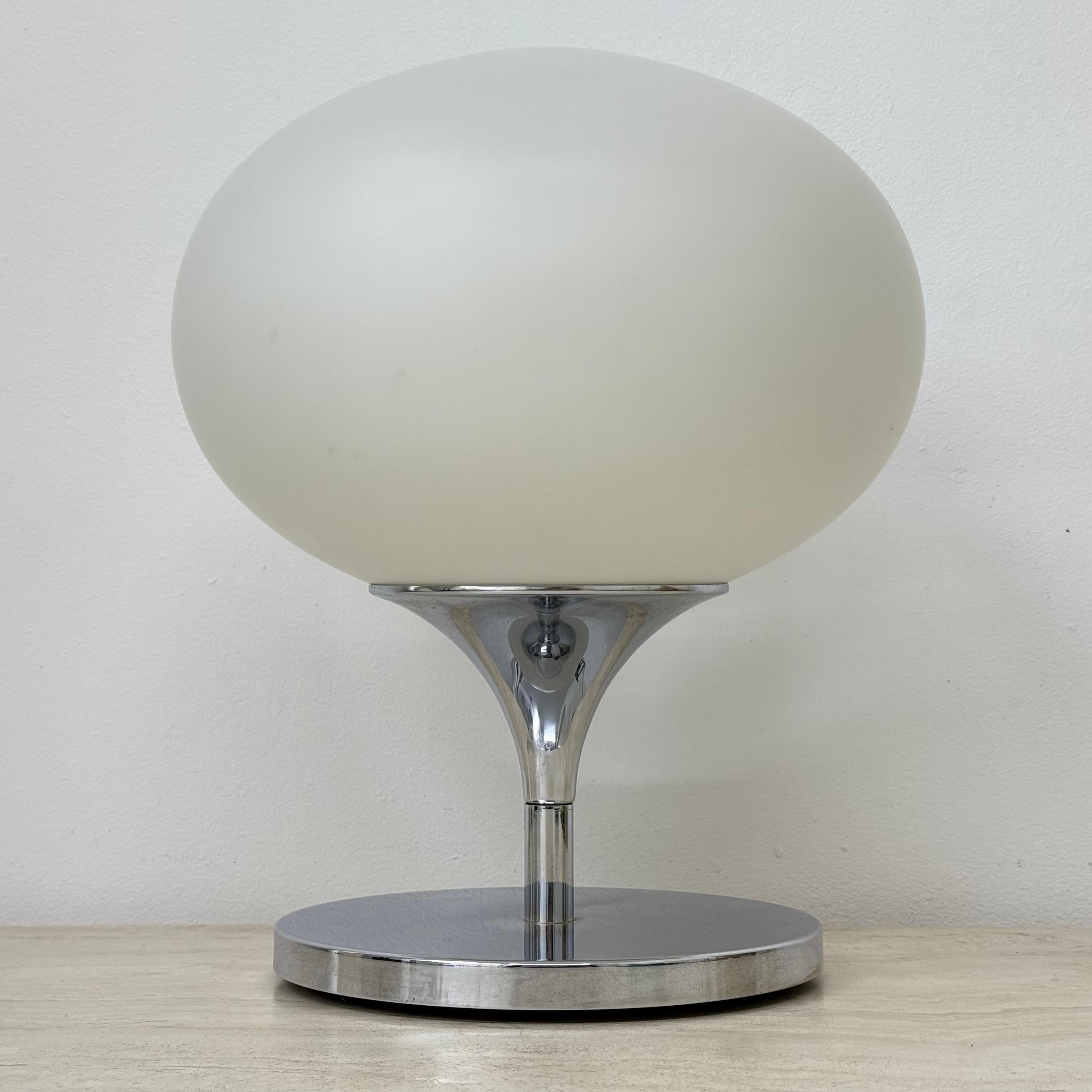 Allemand Lampe Space A Age en verre opalin, acier chromé et fonte par Kaiser Leuchten, 1970' en vente