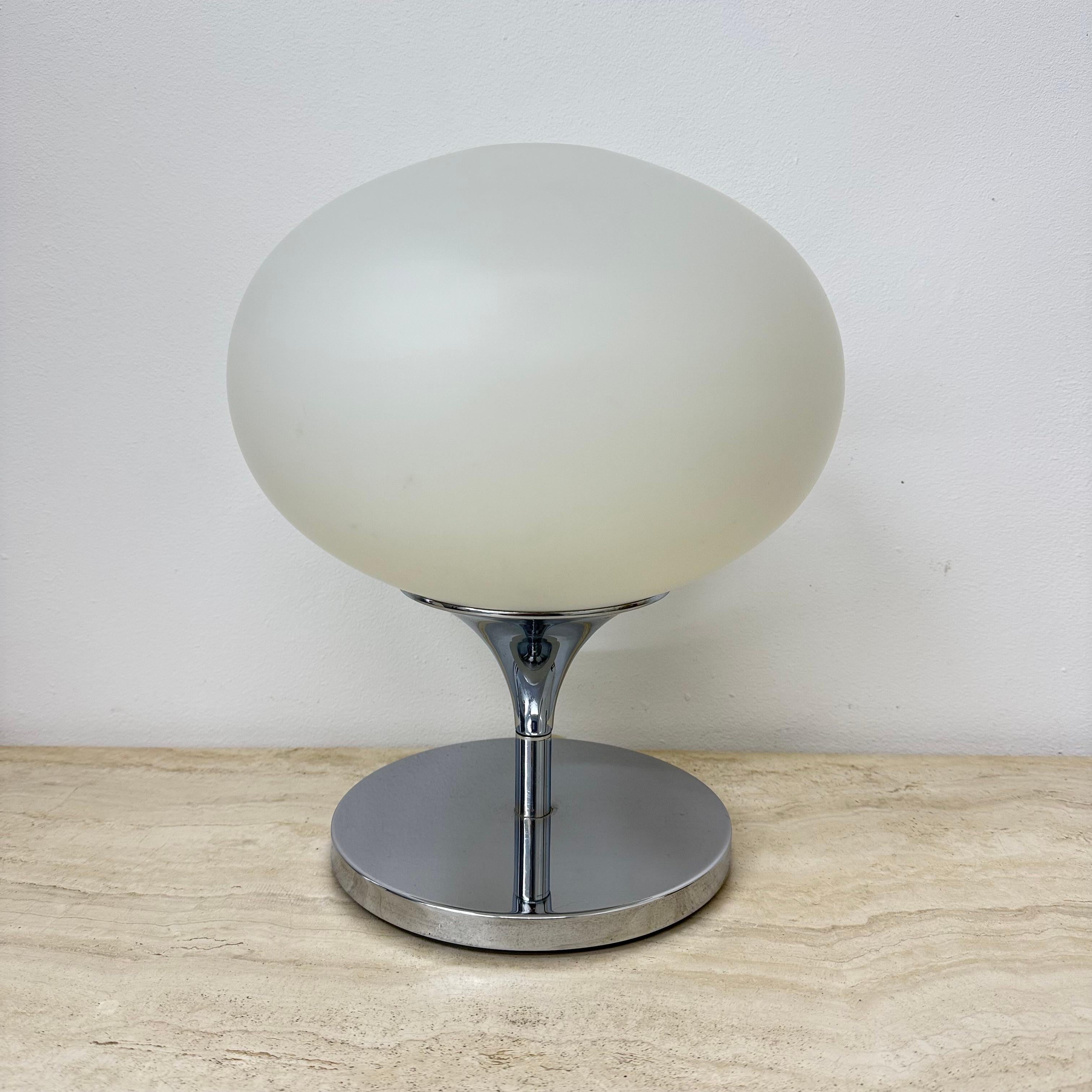Verre opalin Lampe Space A Age en verre opalin, acier chromé et fonte par Kaiser Leuchten, 1970' en vente