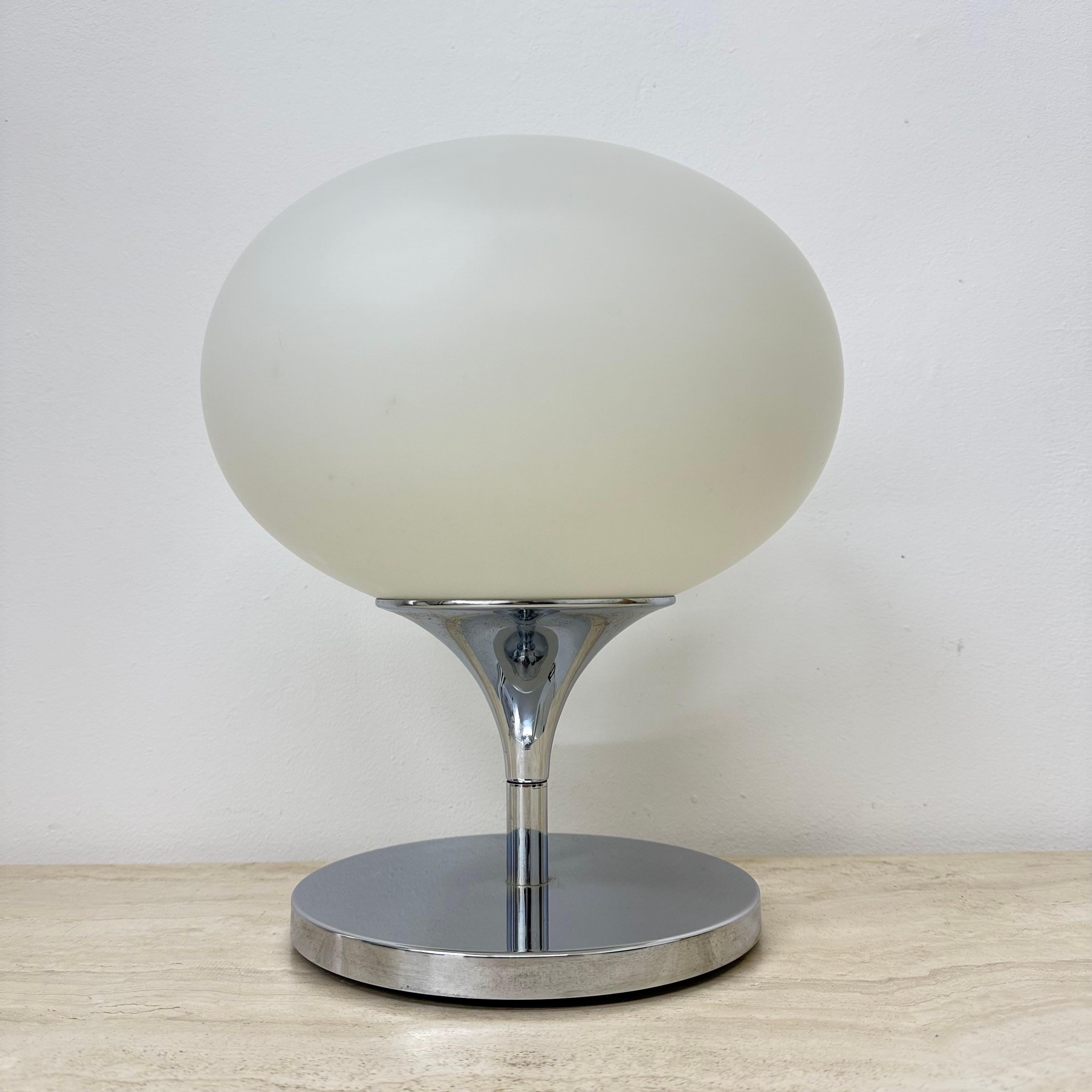 Lampe Space A Age en verre opalin, acier chromé et fonte par Kaiser Leuchten, 1970' en vente 2
