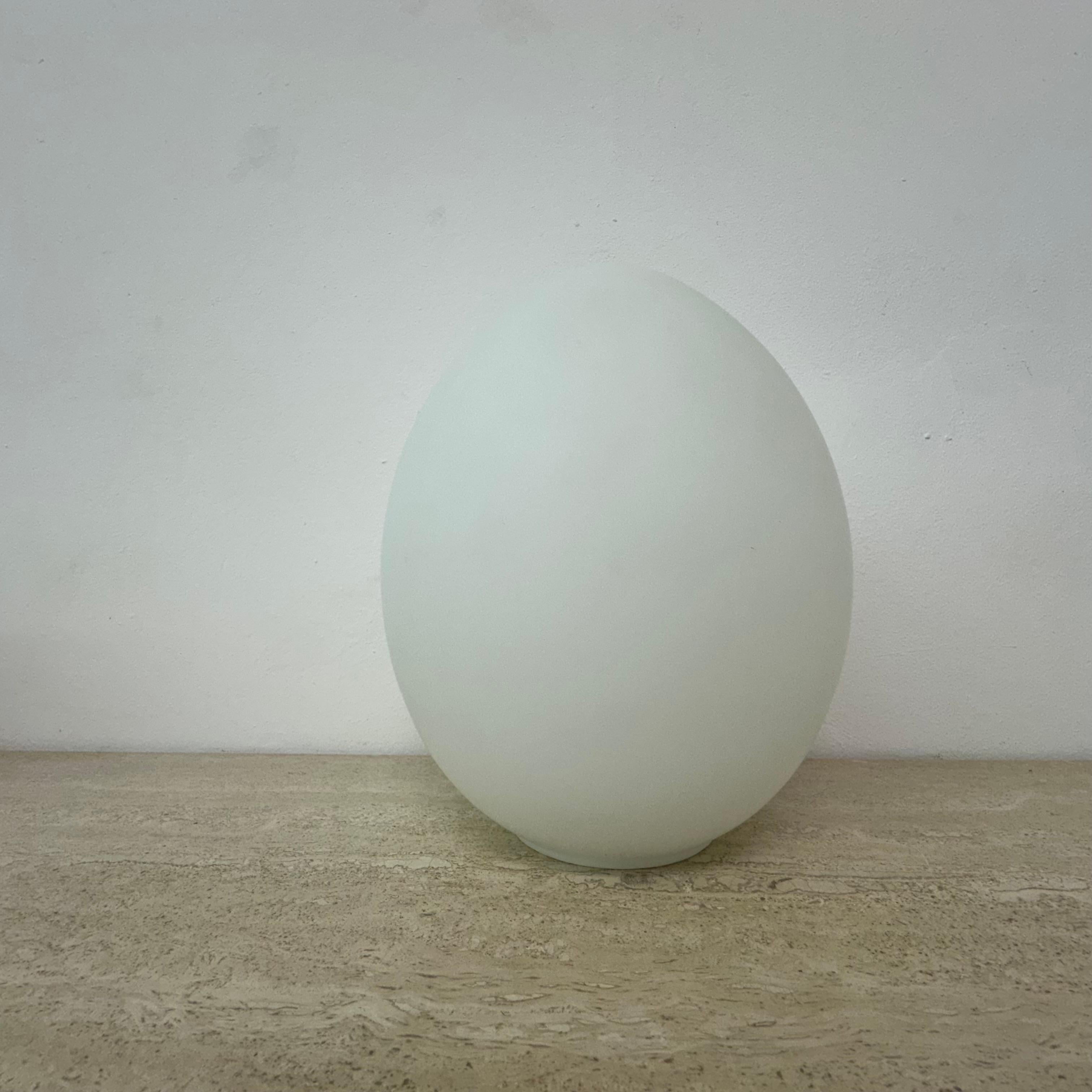 Opaline glass egg shaped table lamp , 1970s In Good Condition In Delft, NL