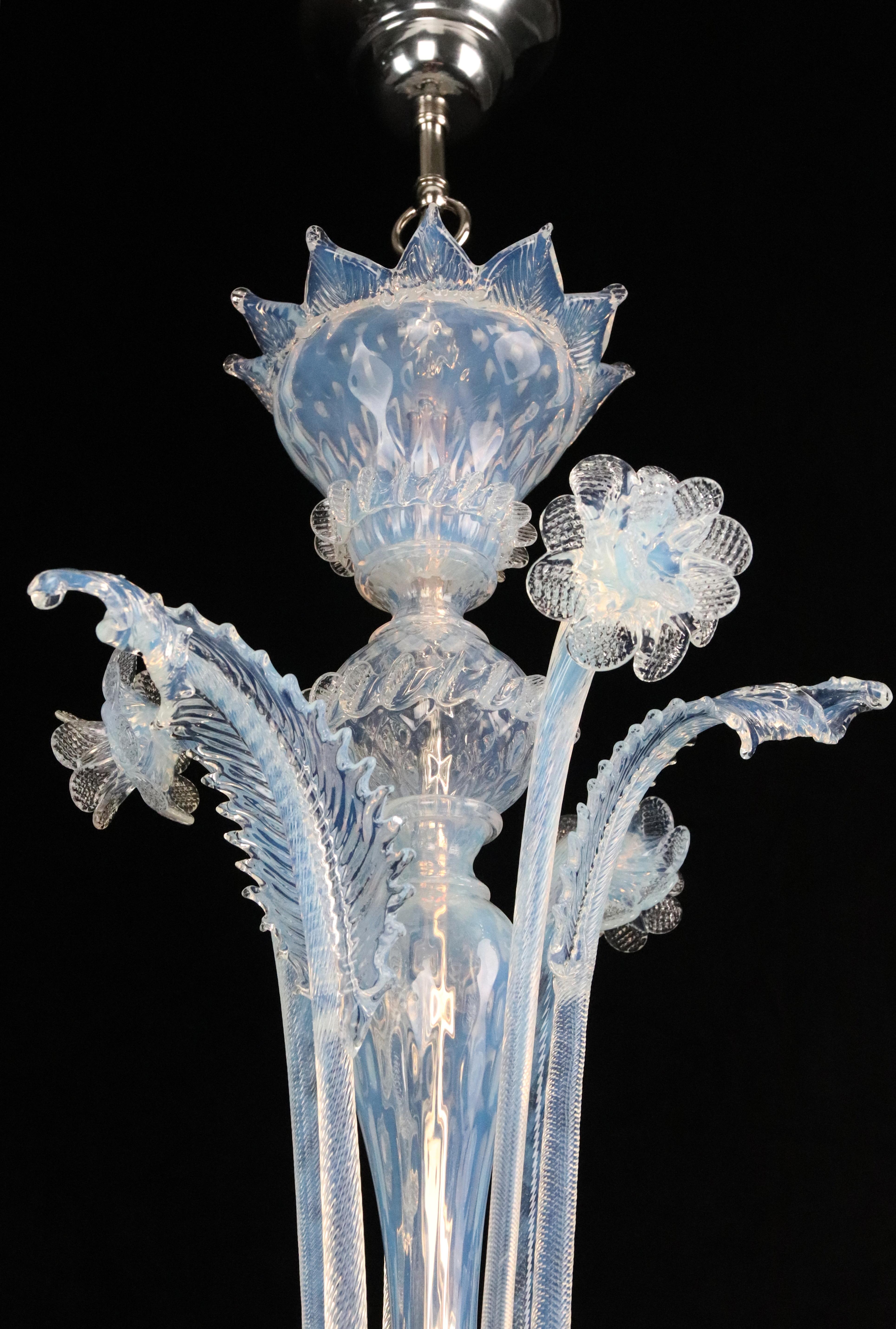 Lámpara de cristal opalino de Murano de cinco brazos en venta 5