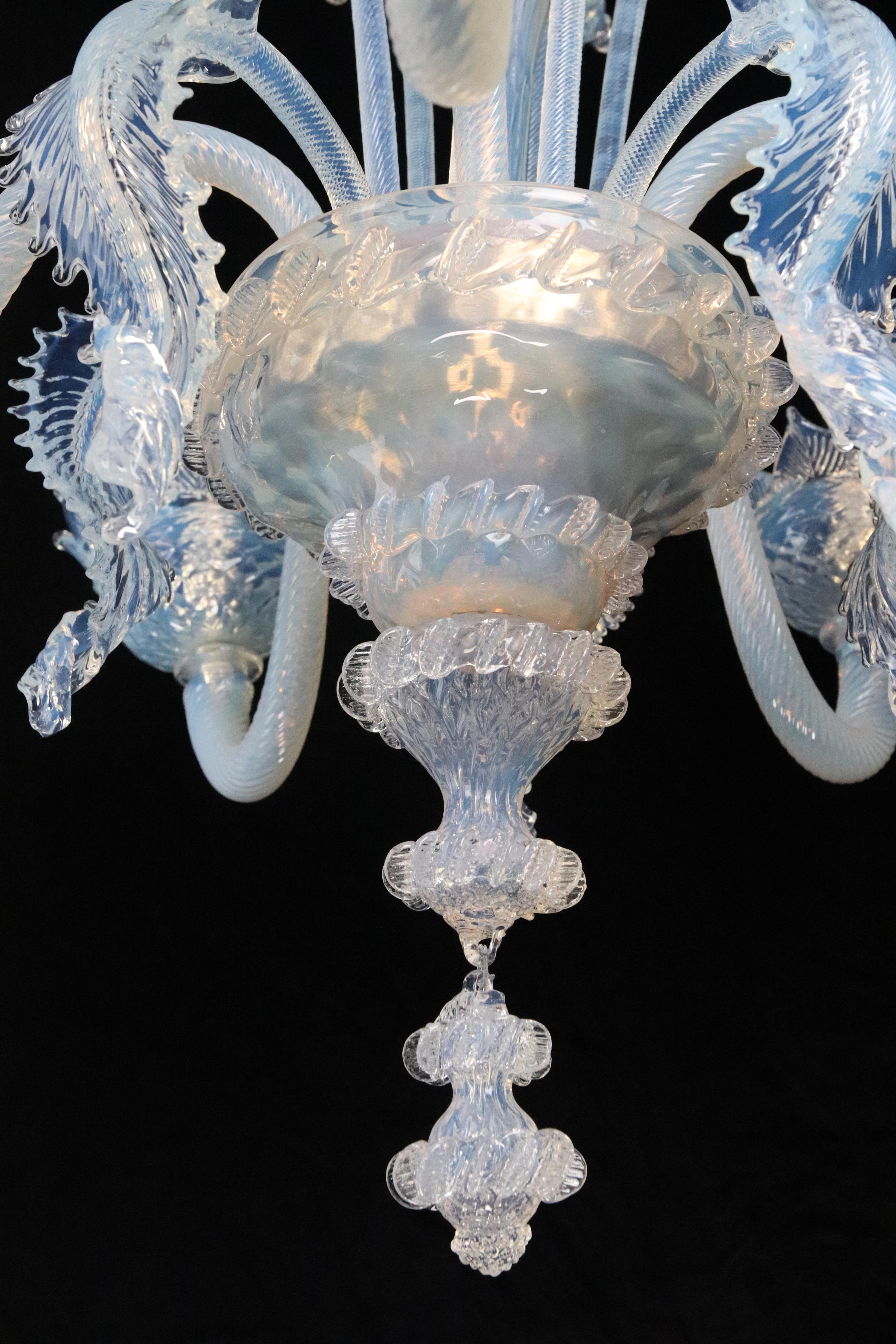 Lámpara de cristal opalino de Murano de cinco brazos en venta 6