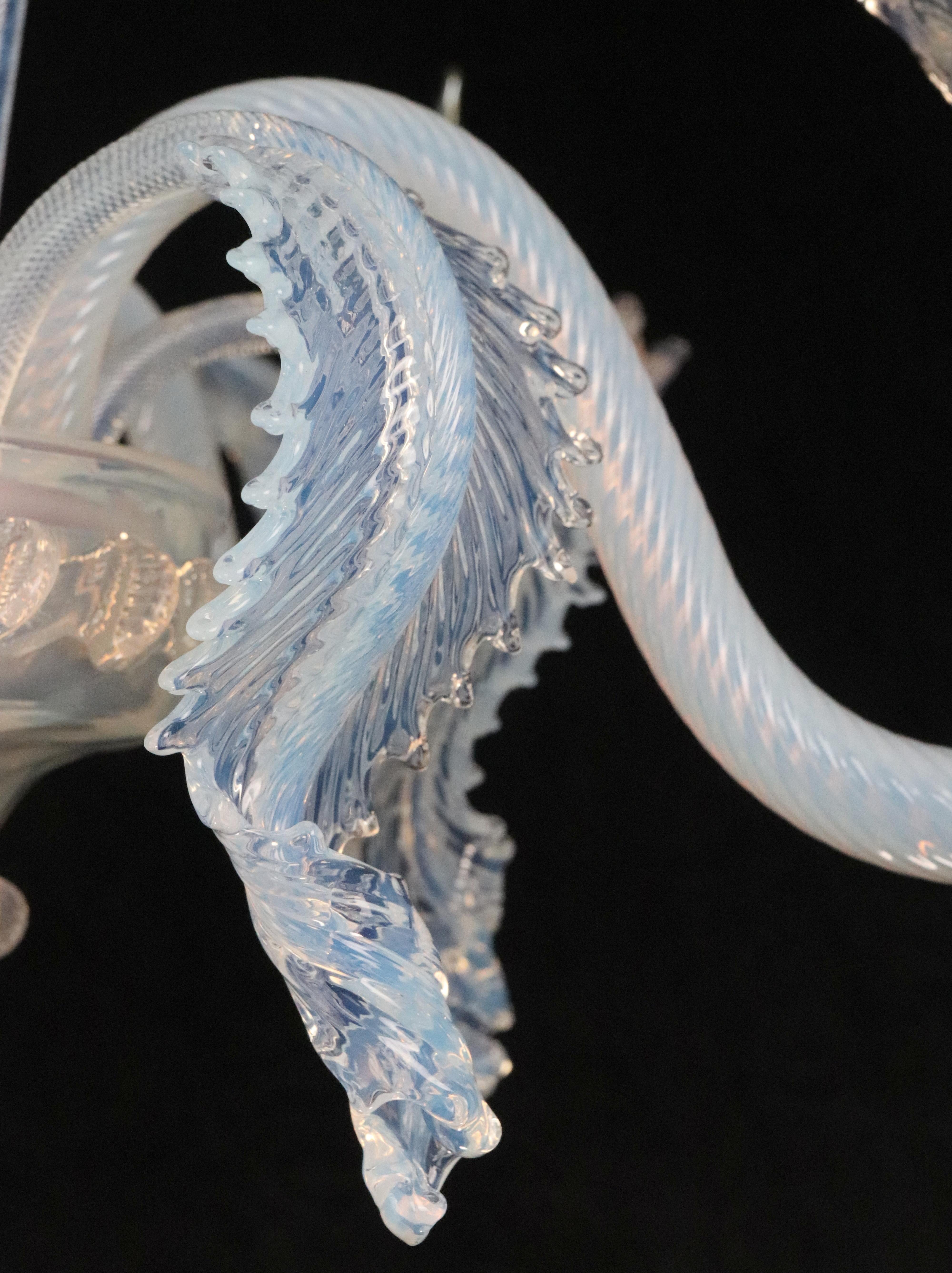 Lámpara de cristal opalino de Murano de cinco brazos en venta 1
