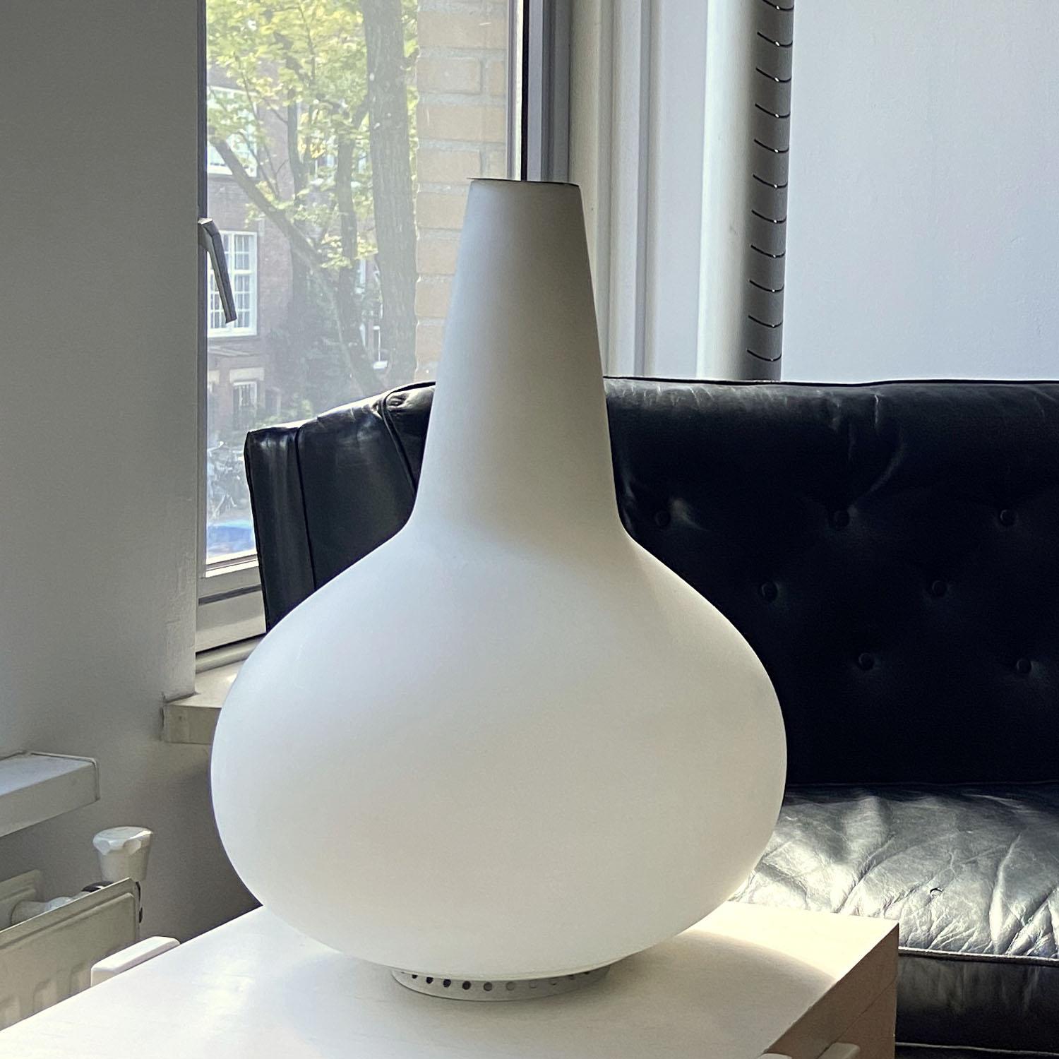Lámpara de mesa y jarrón OMAI de Max Ingrand para Fontane Arte mediados del siglo XX en venta