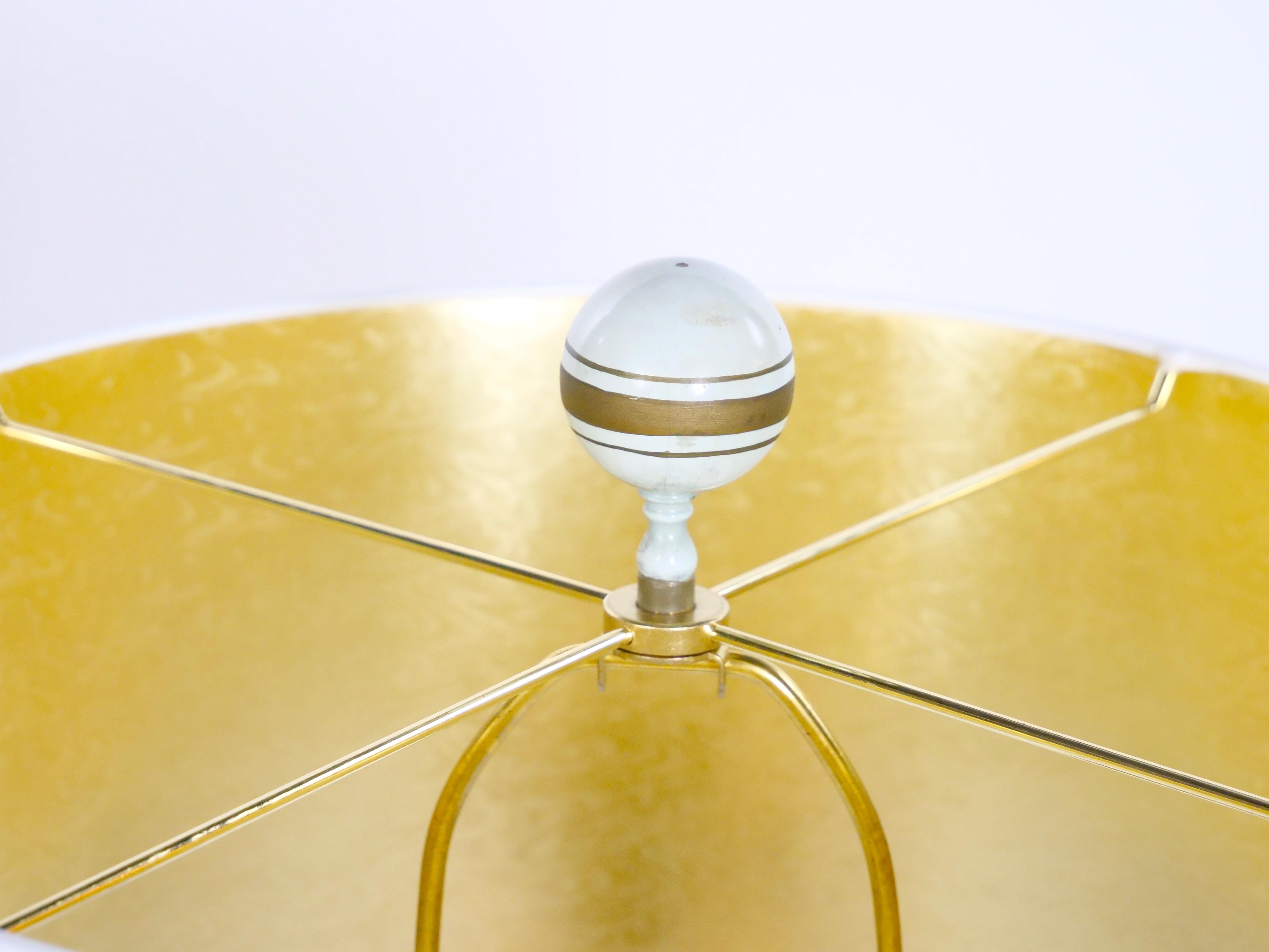 Opalglas / Gold vergoldetes Paar Tischlampe im Angebot 2