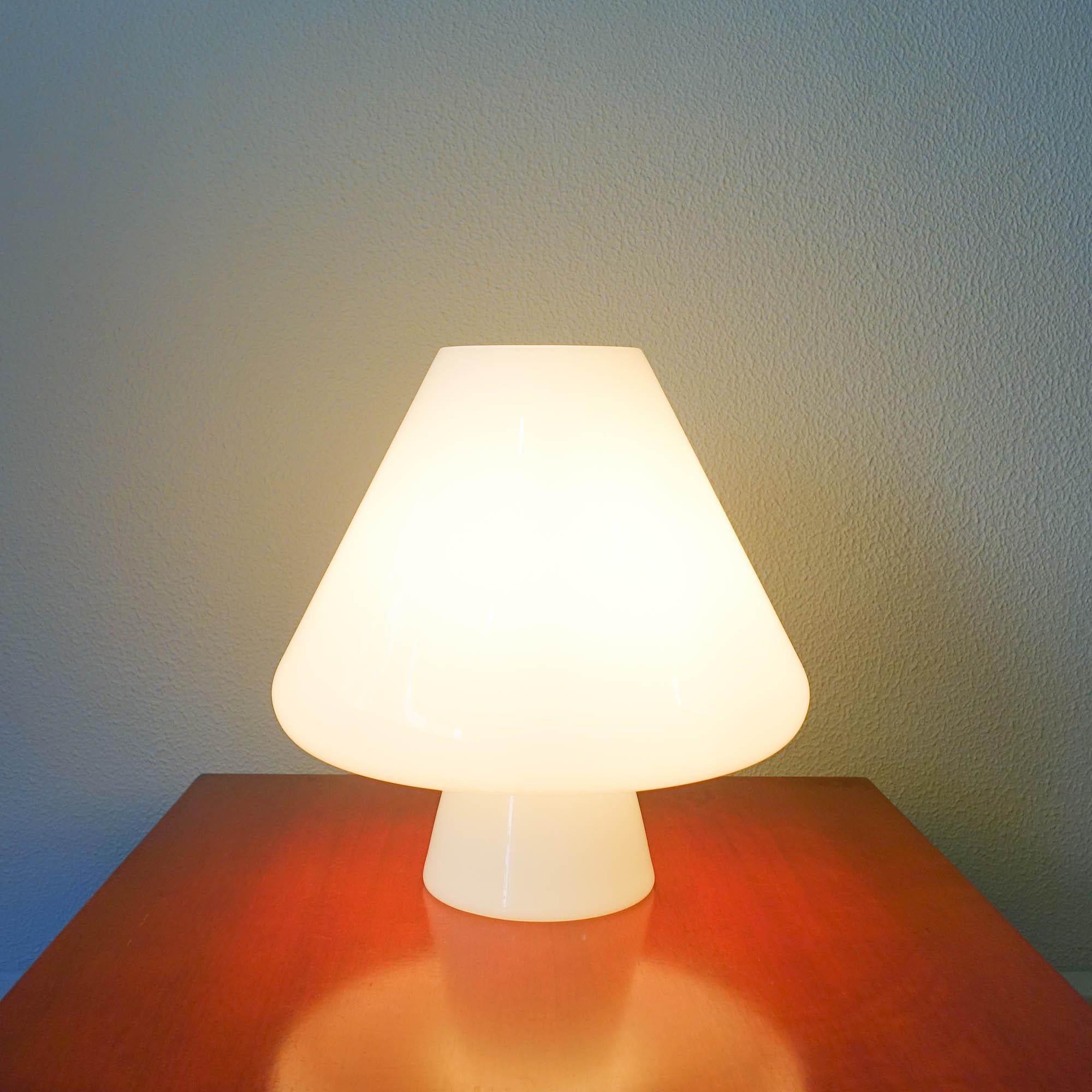 This table lamp was designed and produced by Venini, in Italy, during 1960's. It is just one piece, made in opaline glass with a mushroom shape. It is in the original and good condition.