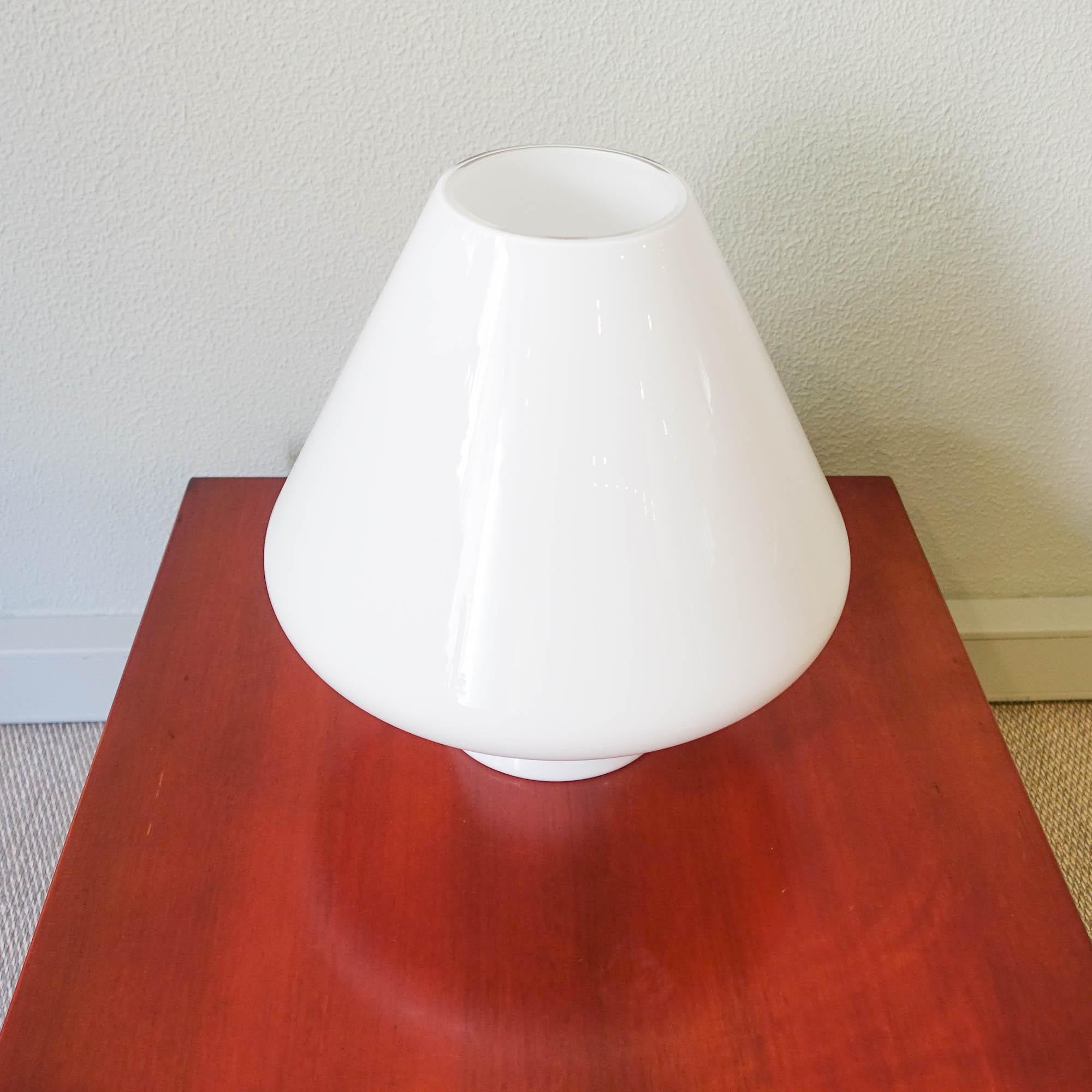 Opaline Glass Mushroom Table Lamp from Venini, 1960s In Good Condition In Lisboa, PT