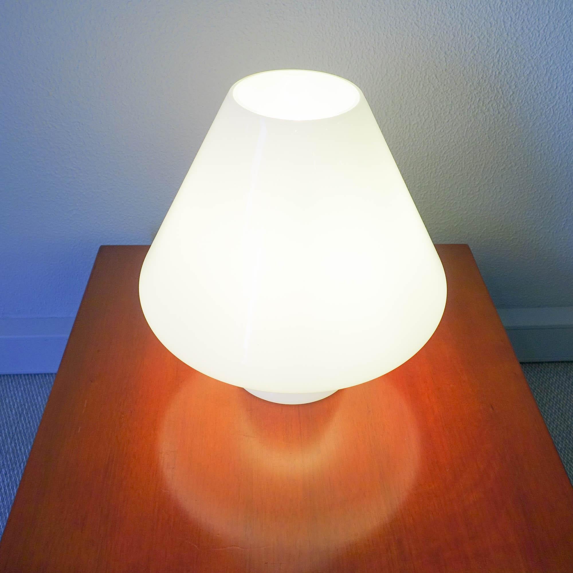 Mid-20th Century Opaline Glass Mushroom Table Lamp from Venini, 1960s