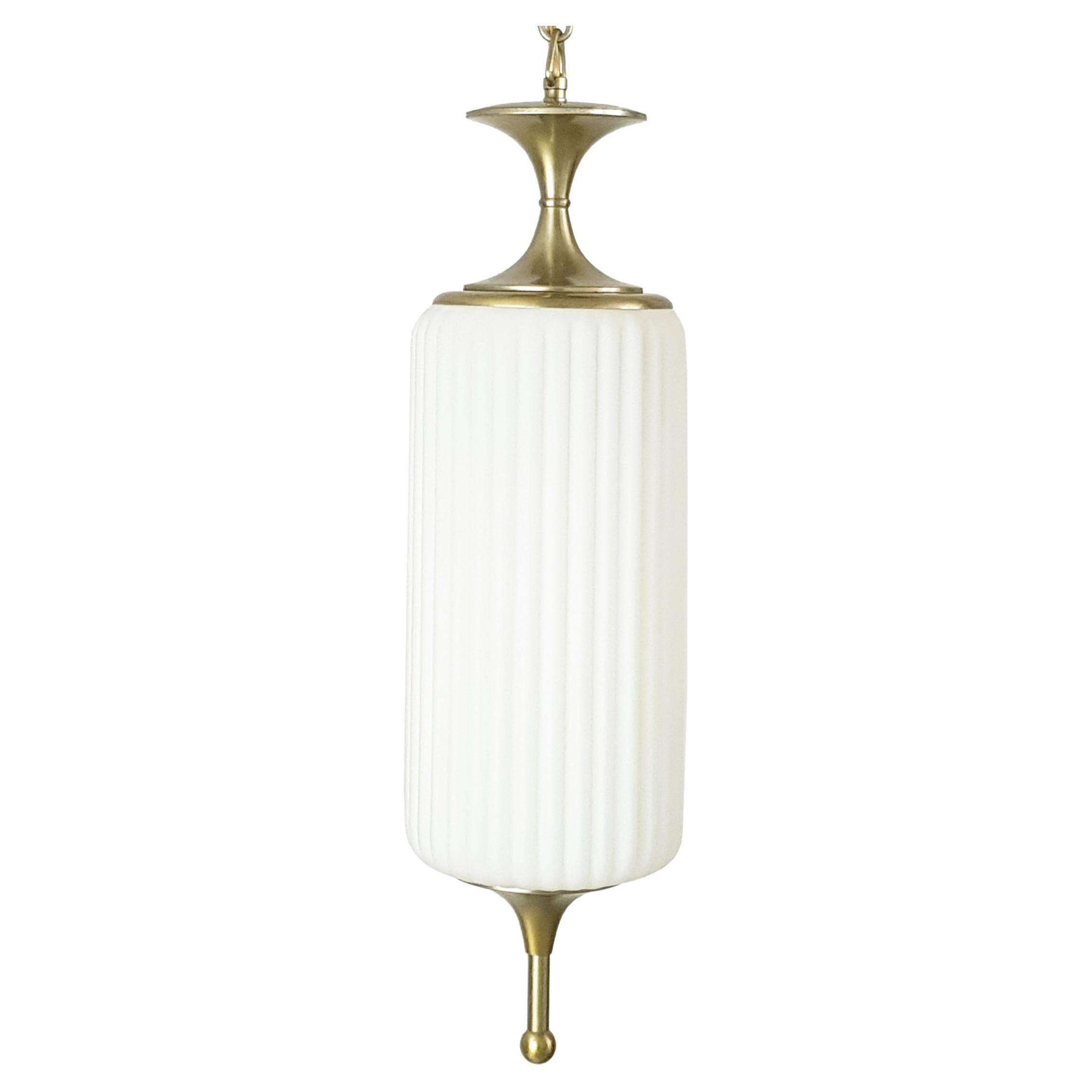 Lampe à suspension en verre opalin et métal nickelé des années 1960 de Reggiani, Italie