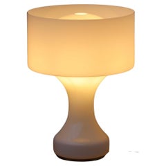 Lampada da tavolo Sebenica in vetro opalino di Enrico Capuzzo per Vistosi, Italia 1962