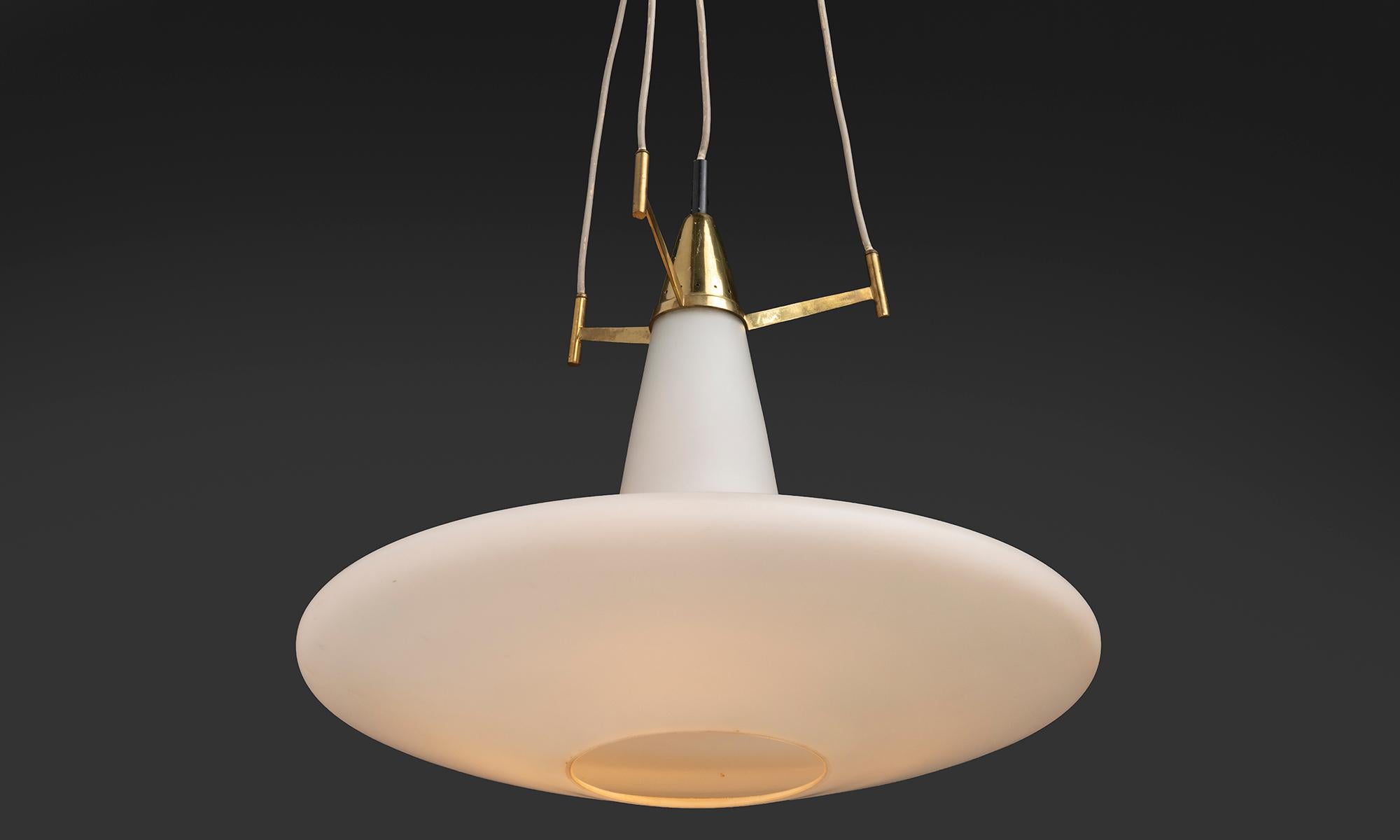Opaline Glass Suspension Lamp, Italy 1960 Italiano en venta
