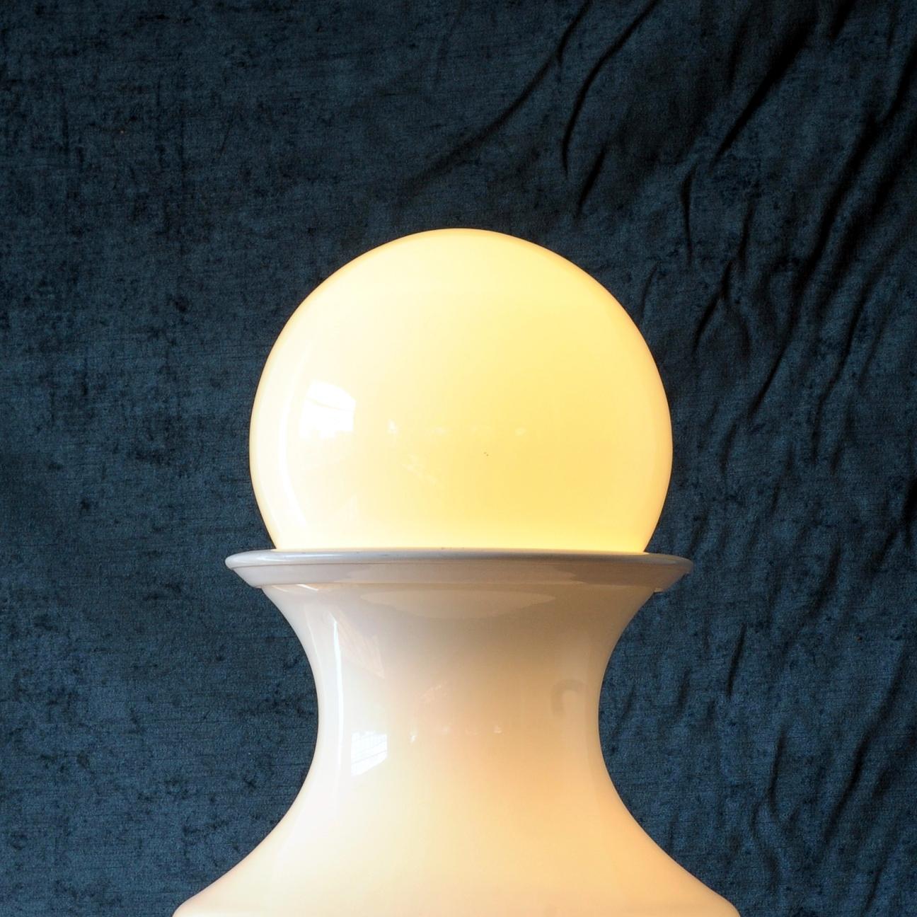 Opaline Glass White Foot Soldier Floor Lamp, Italy, 1970s In Good Condition For Sale In BUDAPEST, HU