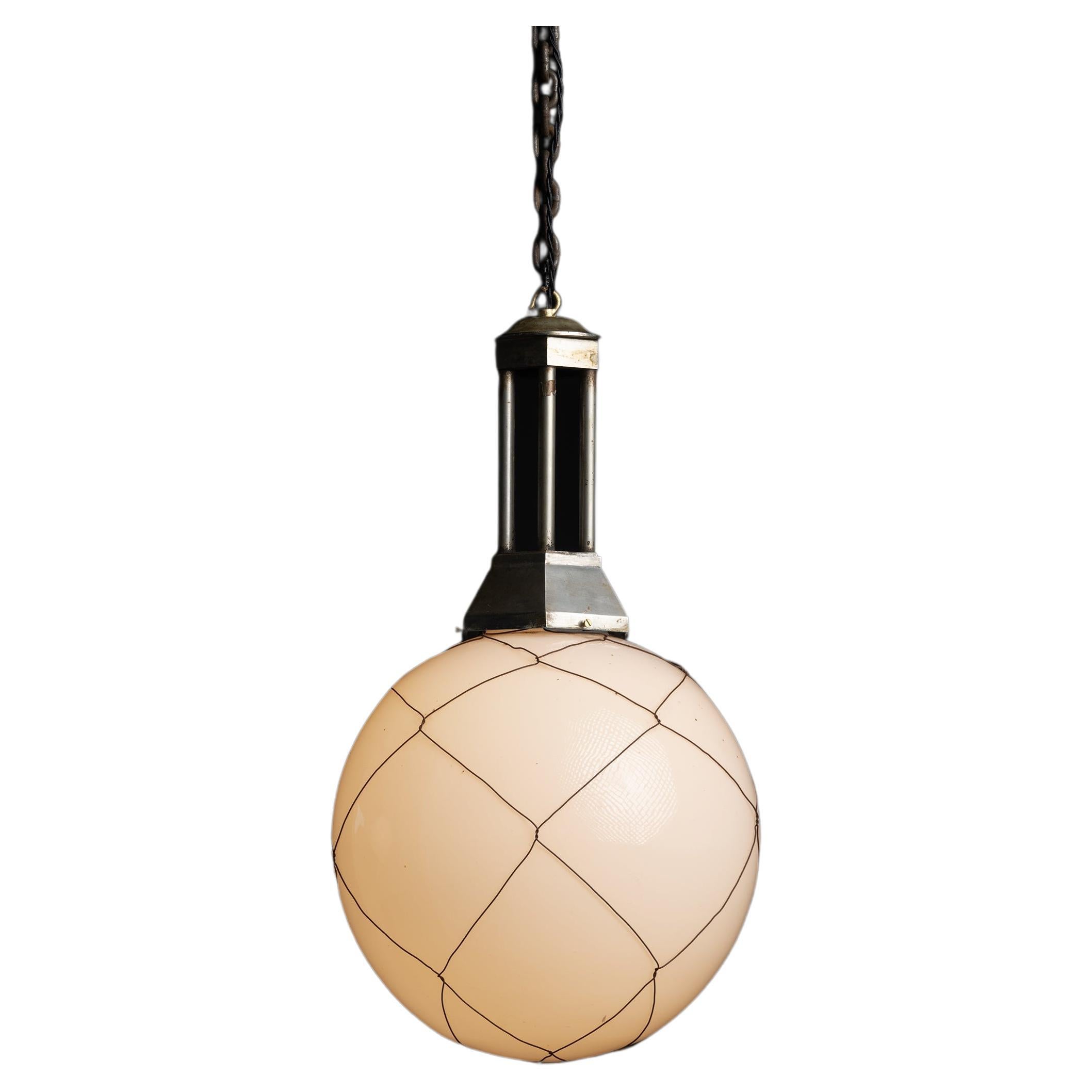 Pendentif globe en opaline, Angleterre, circa 1920 en vente