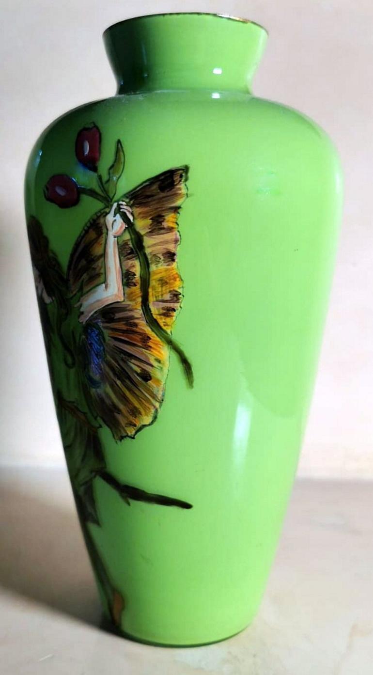 Paire de pots en verre français vert opalin peints à la main en vente 2