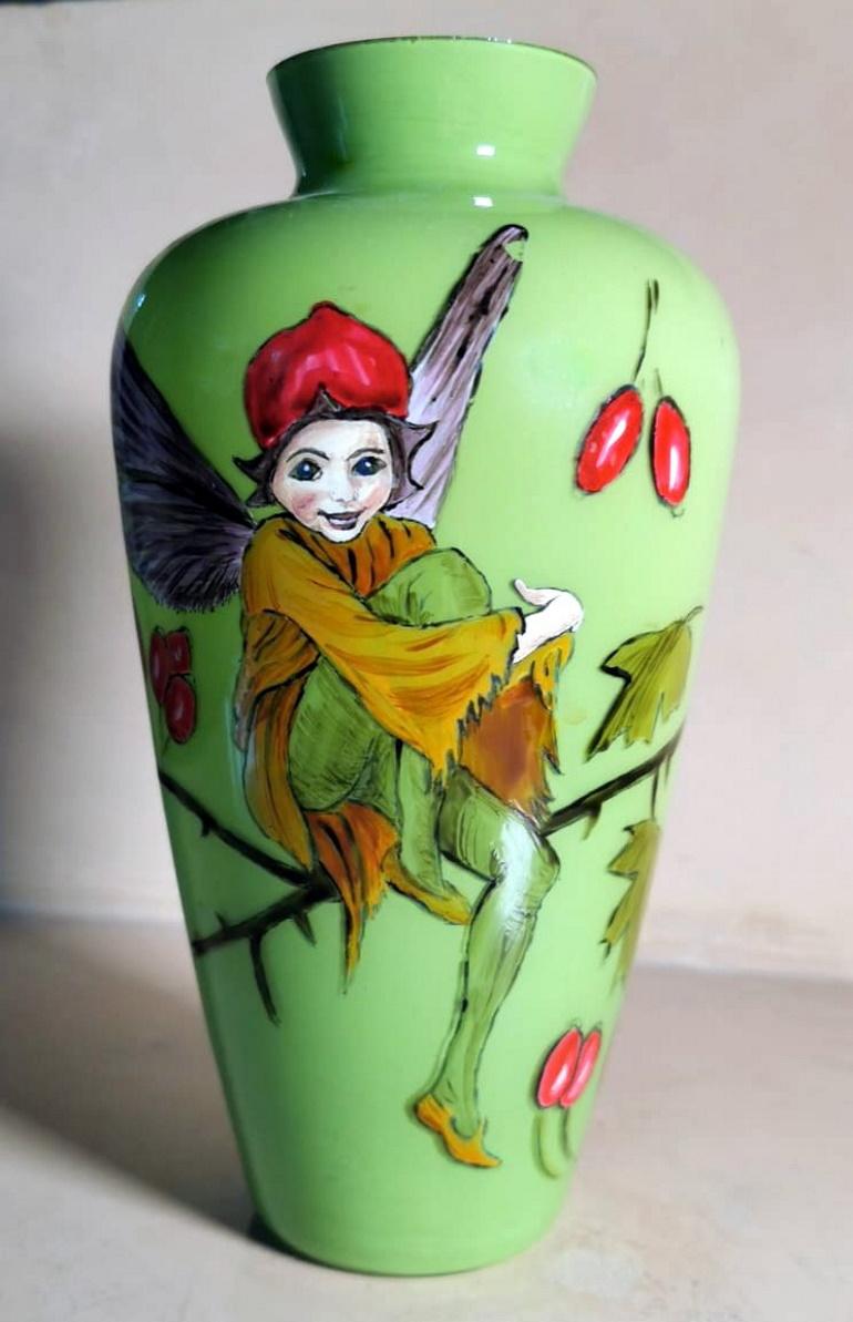 Art déco Paire de pots en verre français vert opalin peints à la main en vente