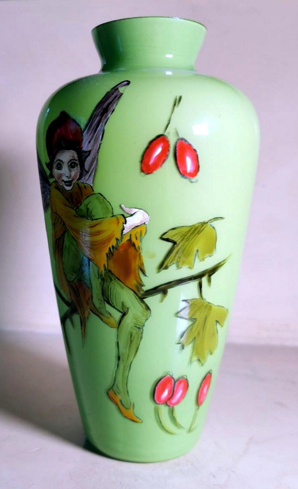 Peint à la main Paire de pots en verre français vert opalin peints à la main en vente