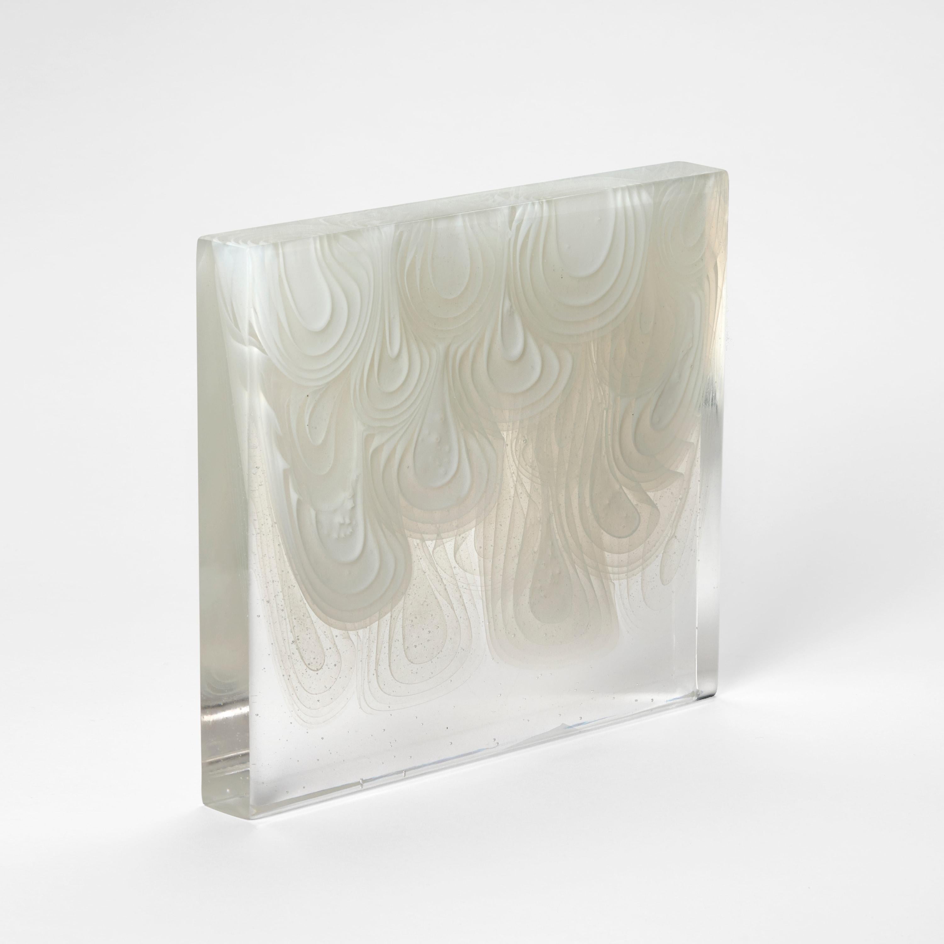 Organico moderno Opaline Infusion, a white & clear fluid cast glass sculpture by Helen Restorick in vendita