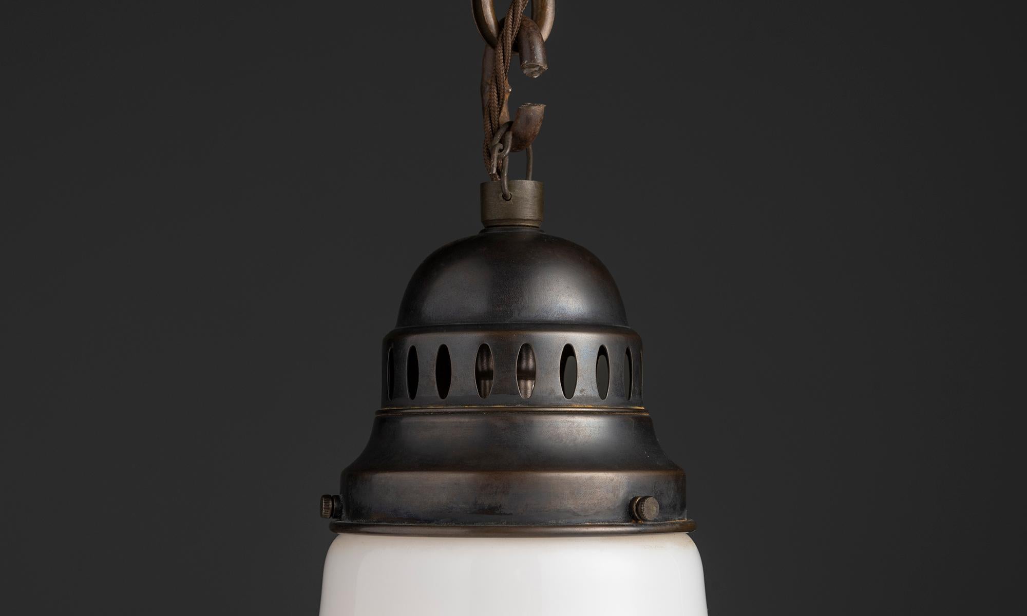 Tedesco Ciondolo Opaline Luzette, Germania, 1930 circa in vendita