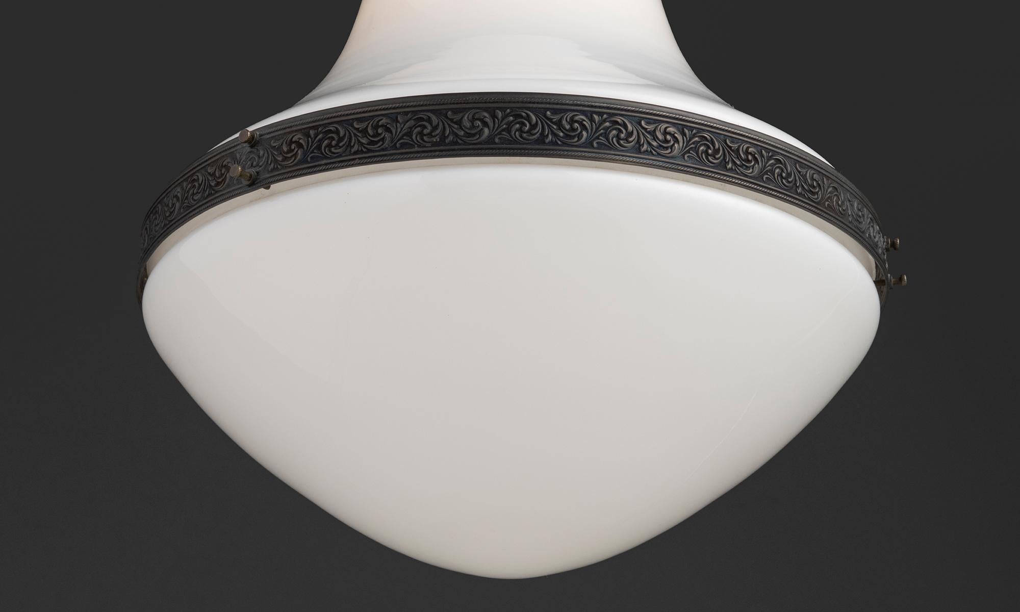 Metà XX secolo Ciondolo Opaline Luzette, Germania, 1930 circa in vendita