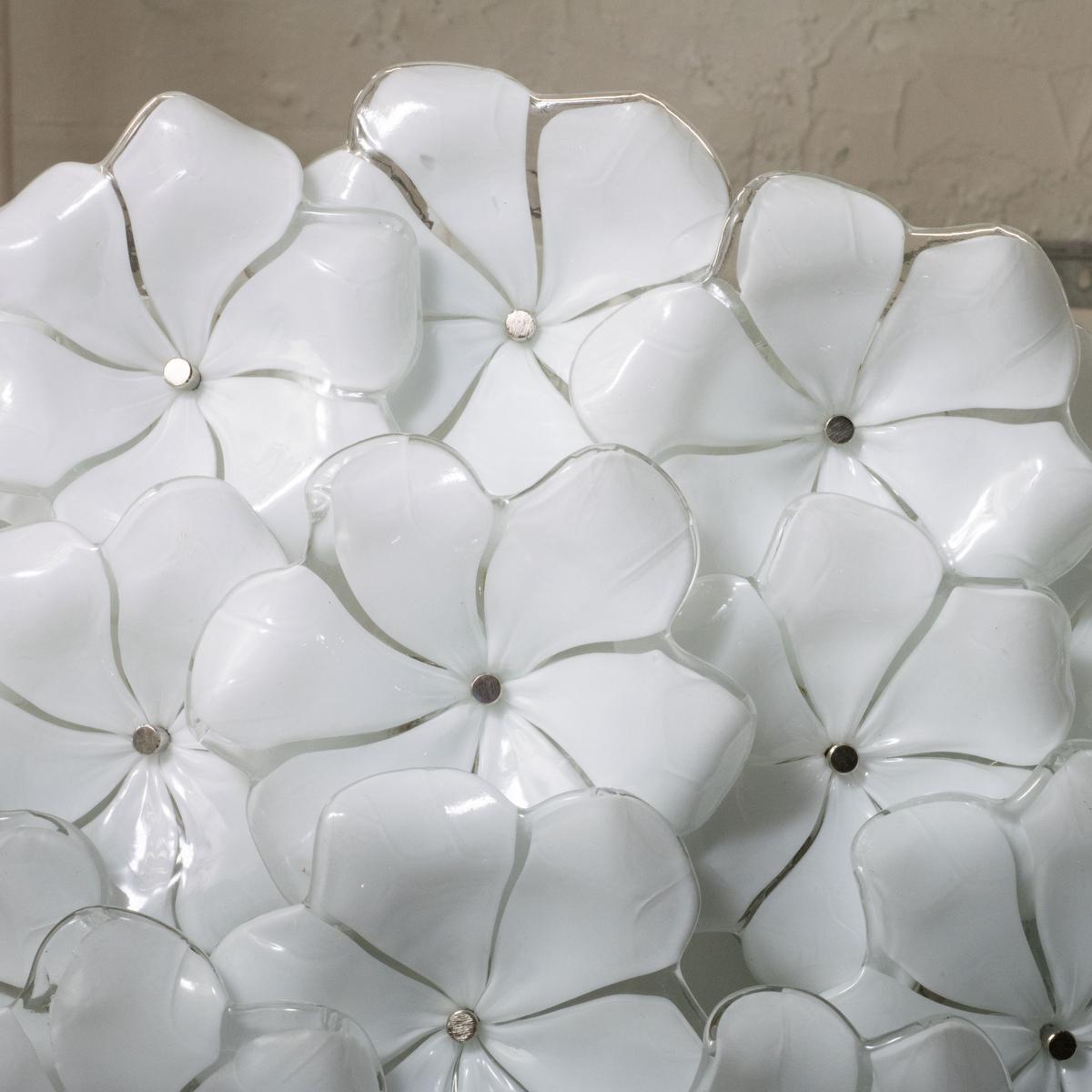 Plafón empotrable flor de cristal de Murano opalino Italiano en venta
