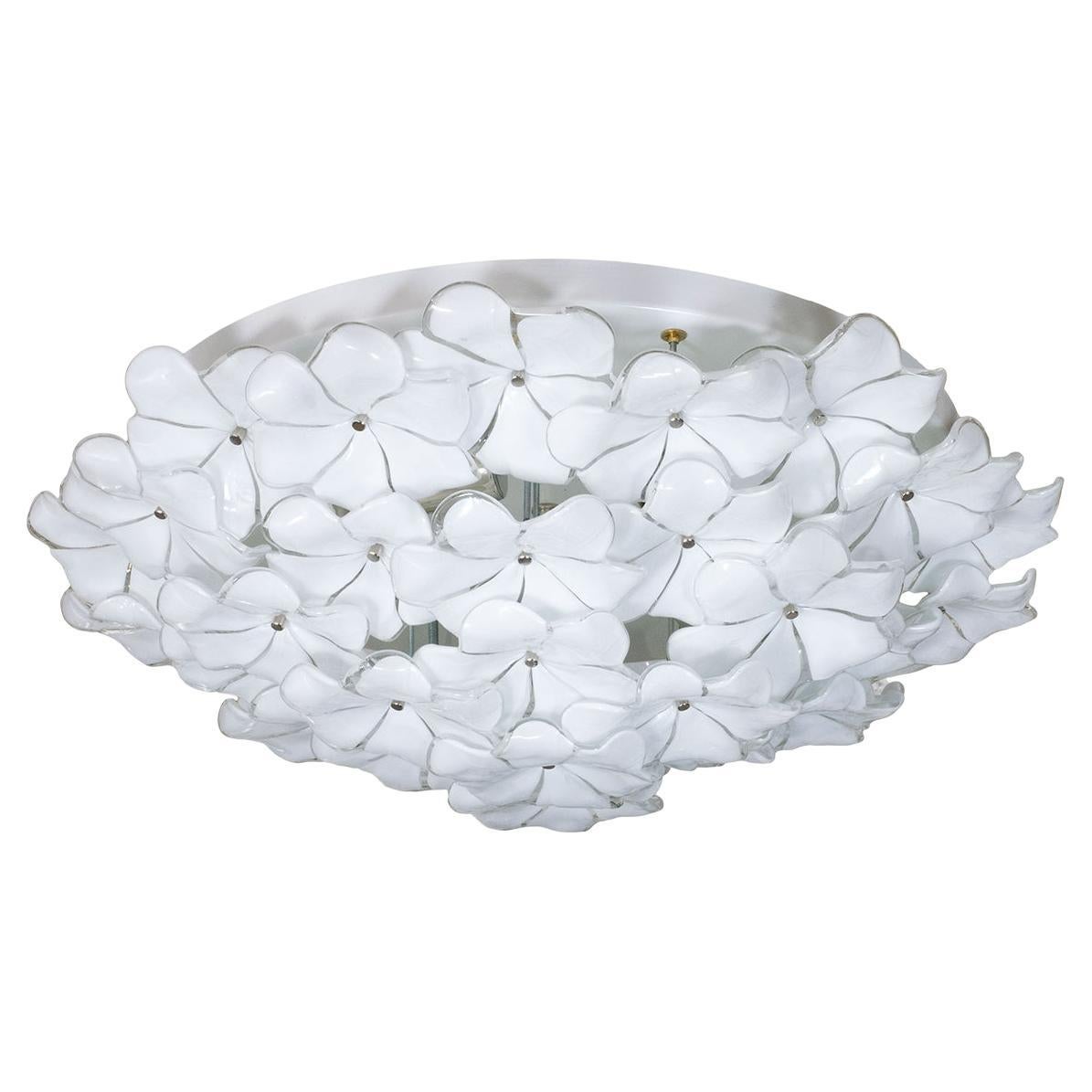Plafoniera da incasso con fiore in vetro di Murano opalino