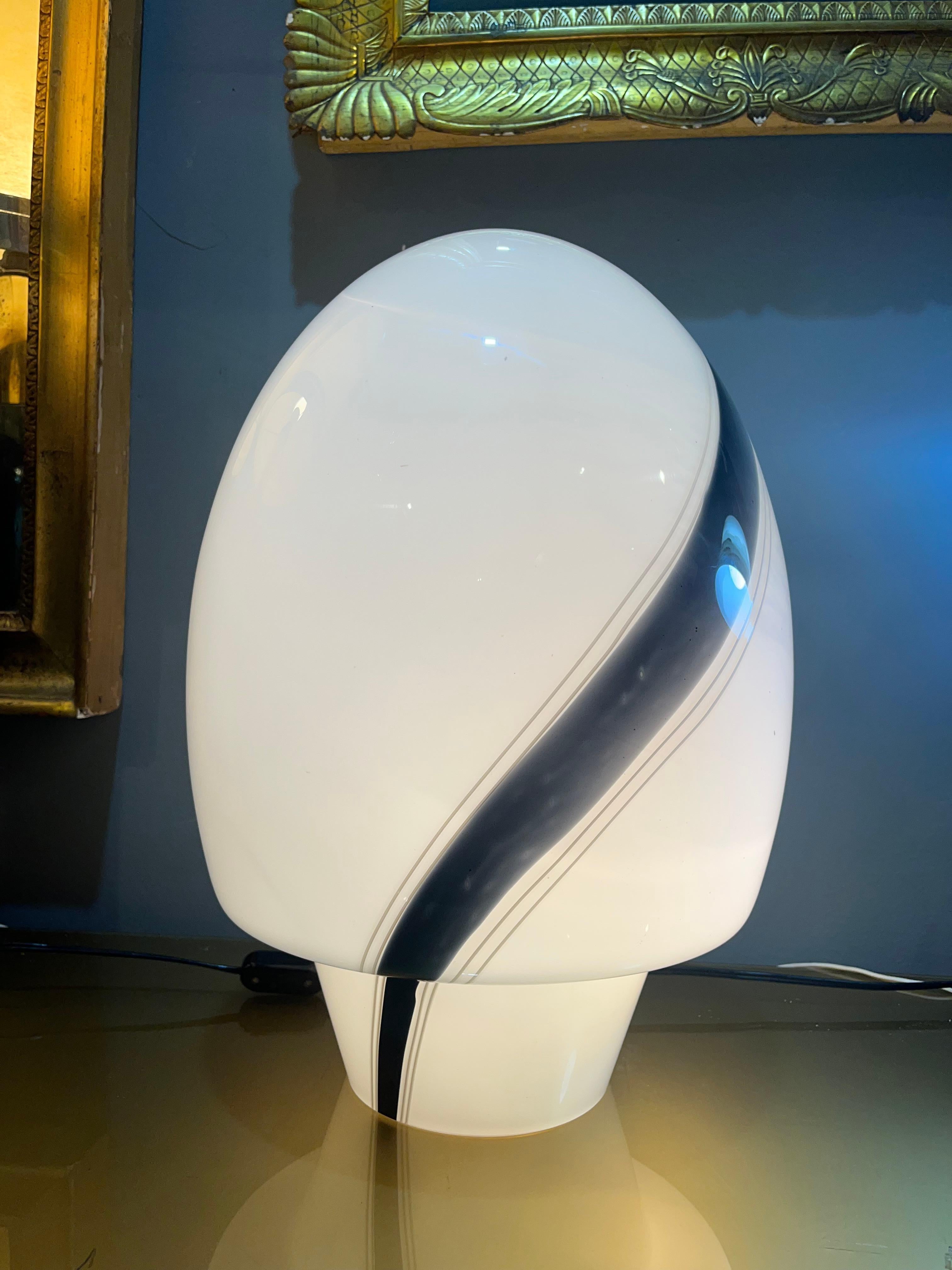 lampara de cristal opalino de murano de los años 80 por los maestros vidrieros de murano Italian en venta