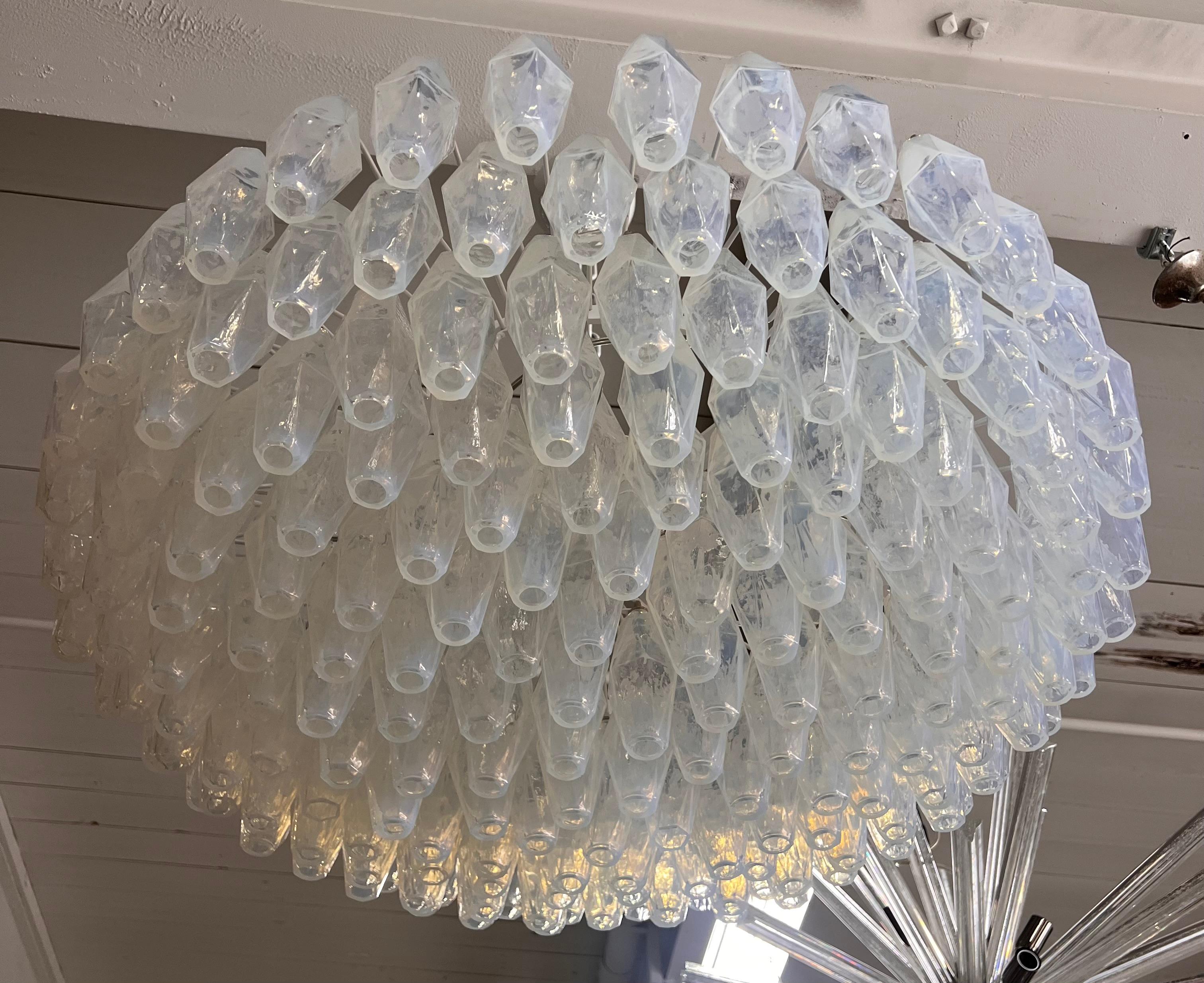 Mid-Century Modern Lustre polyédrique en verre opalin de Murano par Alberto Donà en vente