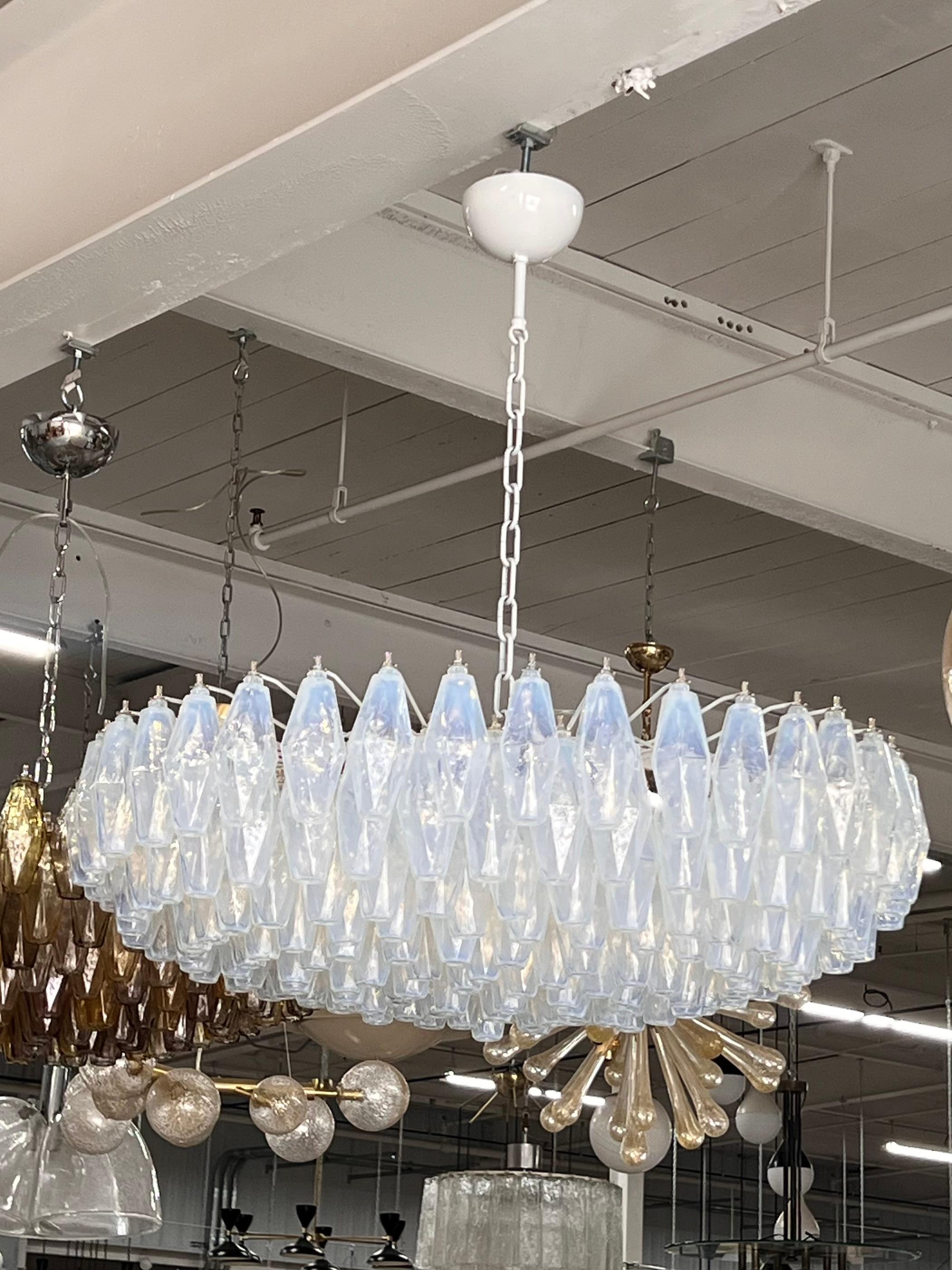 Lustre polyédrique en verre opalin de Murano par Alberto Donà Excellent état - En vente à Red Lion, PA