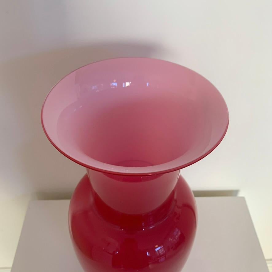 Jarrón de cristal opalino de Murano para Venini , hacia 1970, Italia. Italiano en venta