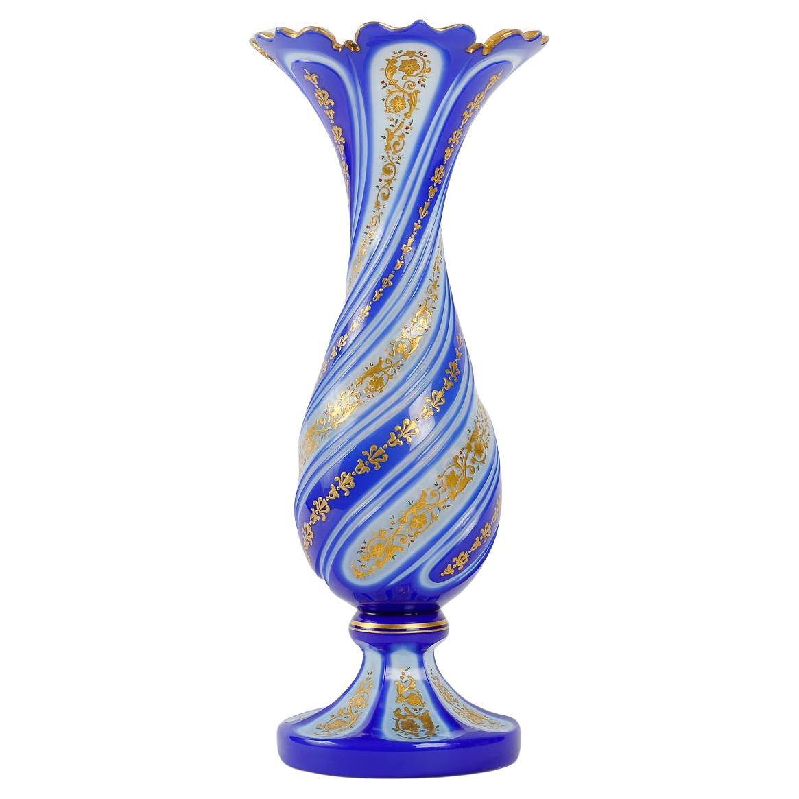 Opal-Overlay-Vase, Gold emailliert, Napoleon III.-Periode.
