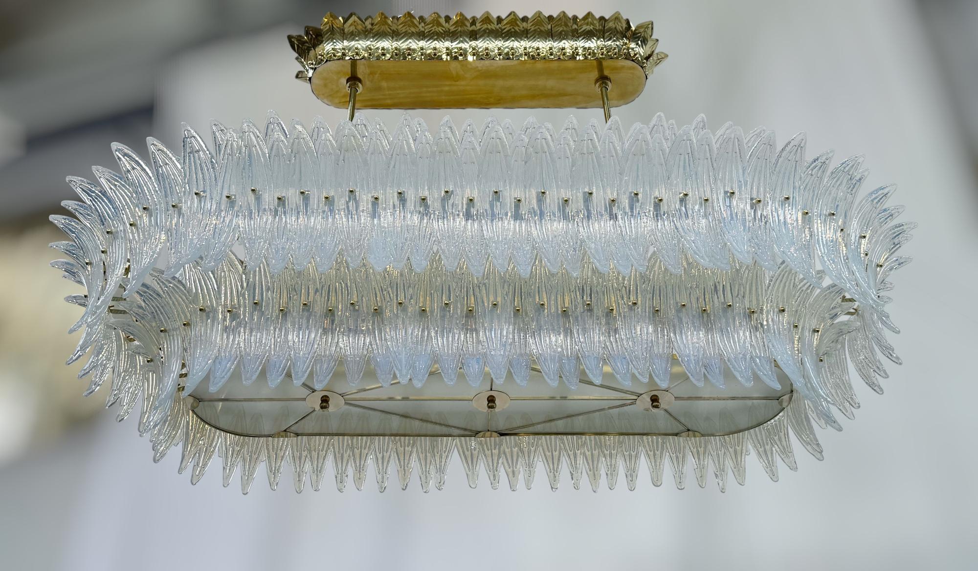 Lampadario Opaline Palmette di Fabio Ltd In condizioni Nuovo in vendita a Los Angeles, CA