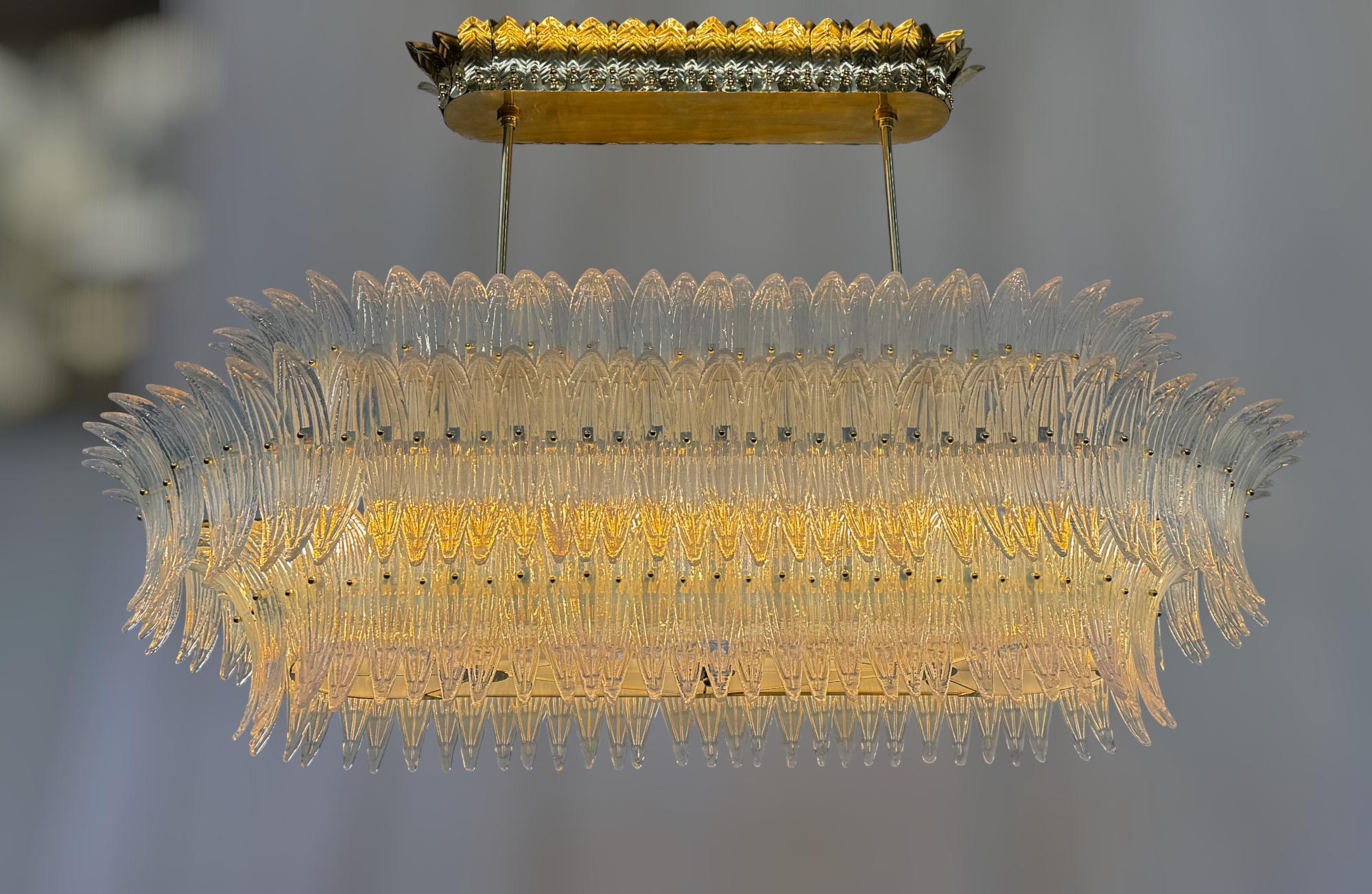 XXI secolo e contemporaneo Lampadario Opaline Palmette di Fabio Ltd in vendita