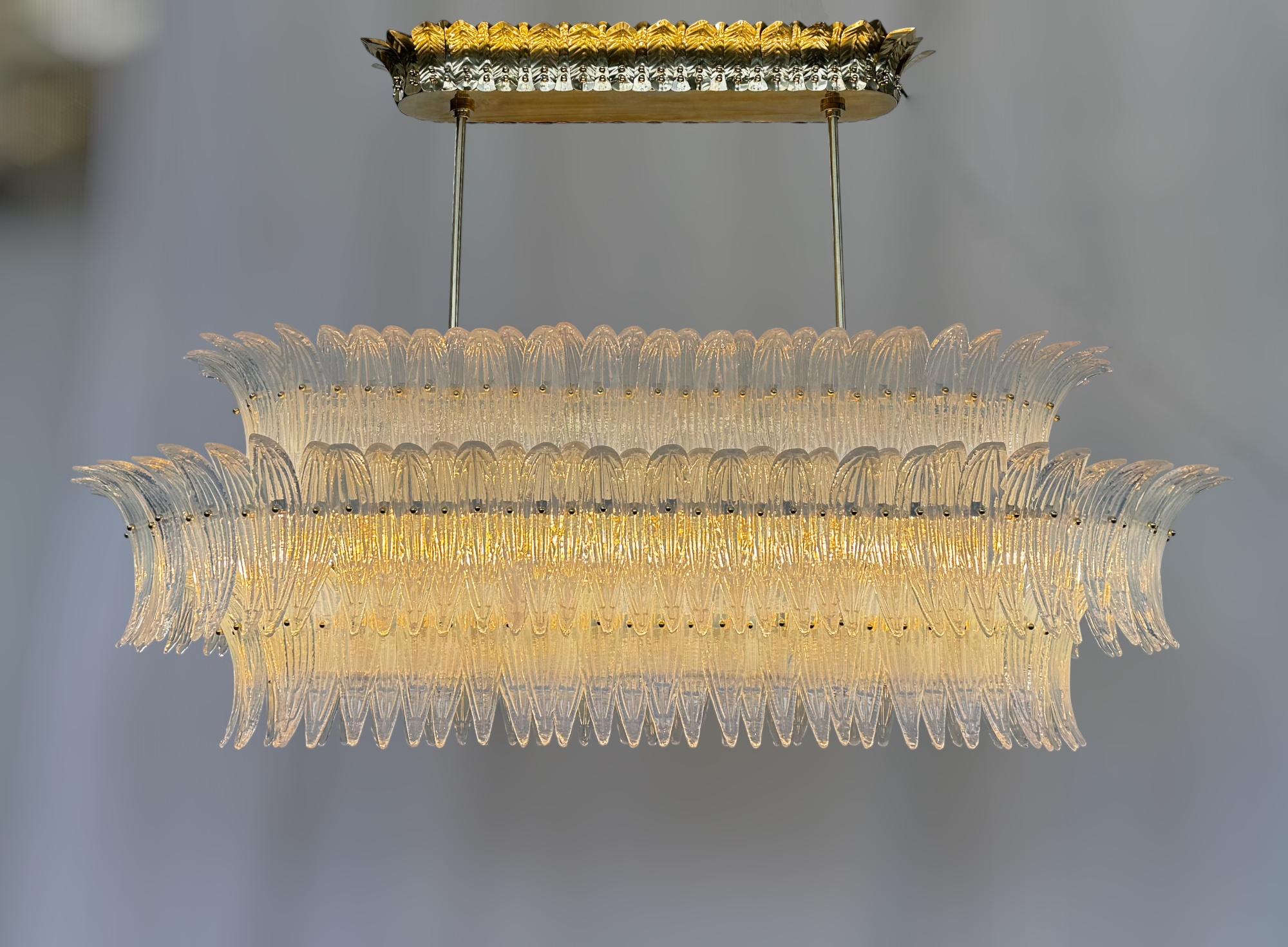 Ottone Lampadario Opaline Palmette di Fabio Ltd in vendita