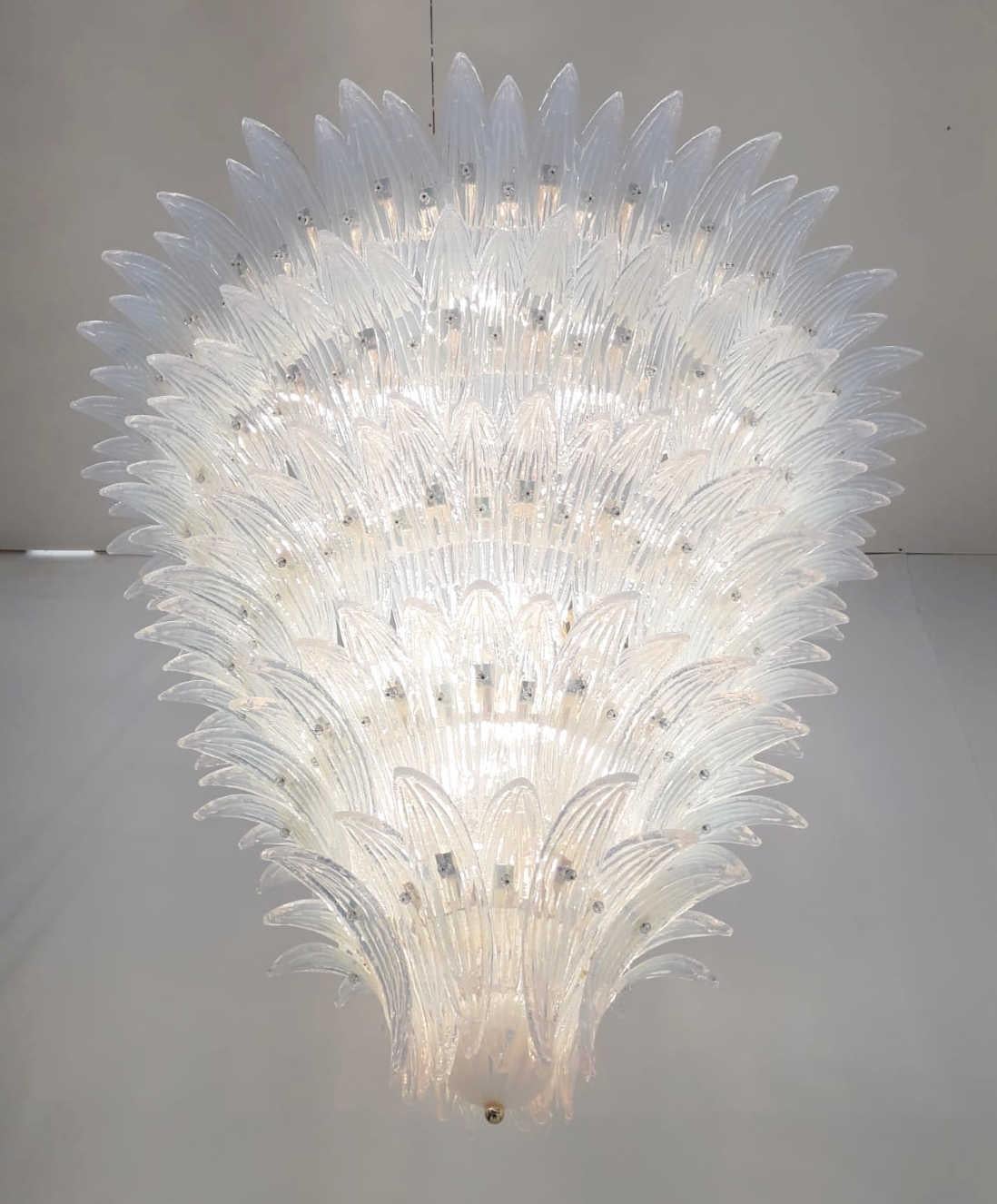 Vetro di Murano Lampadario Palmette Opalino in vendita