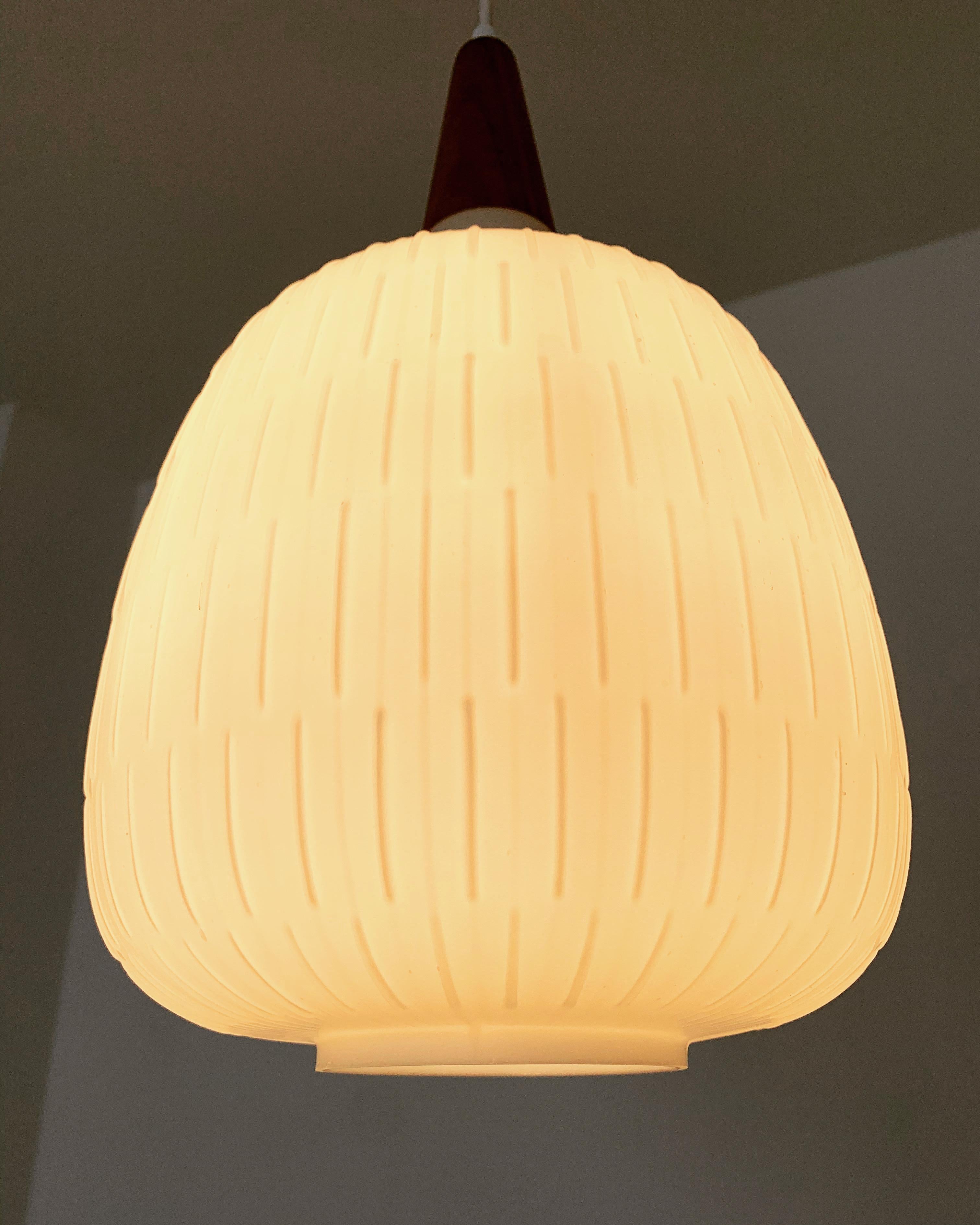 Opaline Pendant Lamp by Aloys Gangkofner for Peill and Putzler For Sale 3