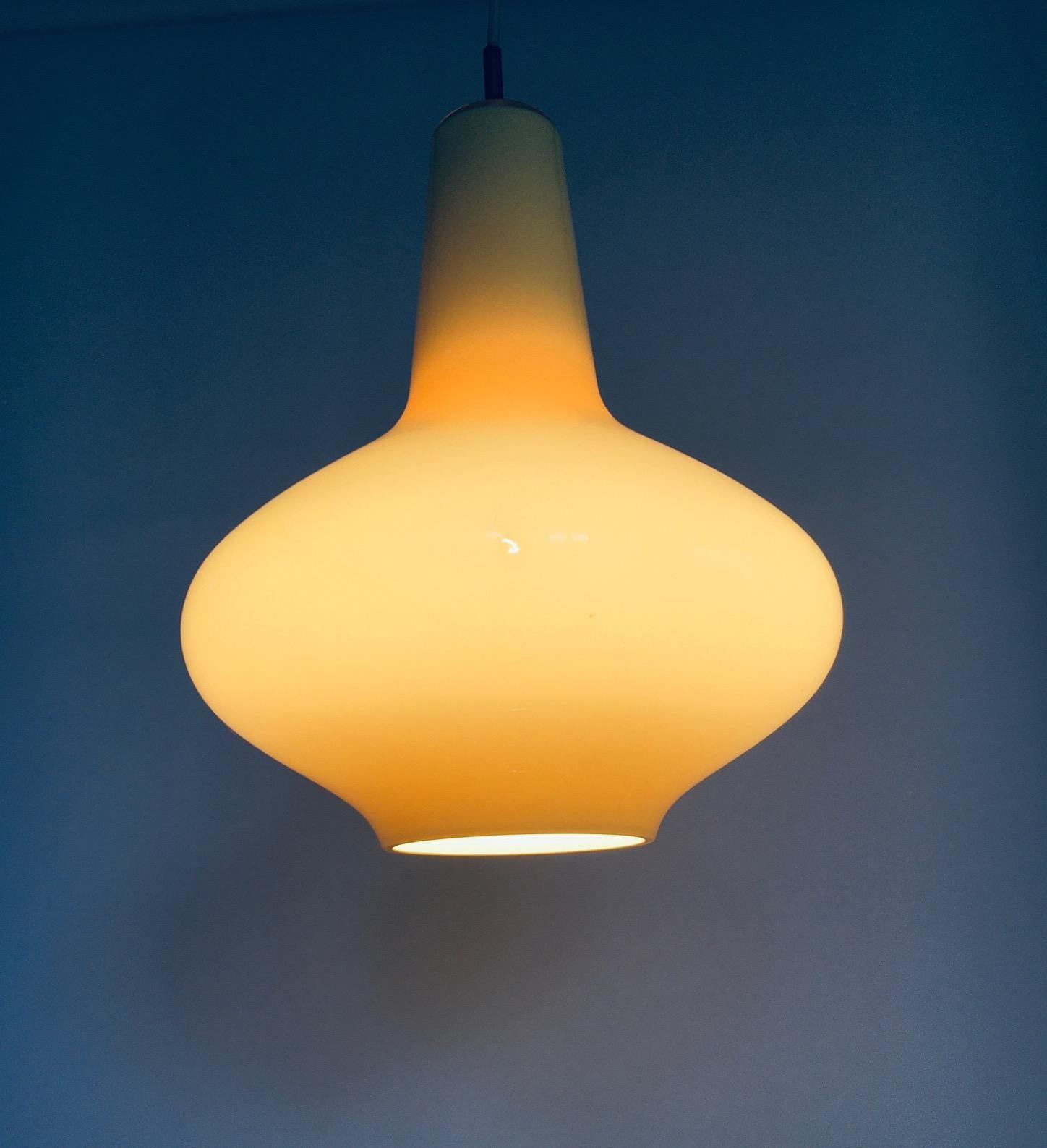 Opaline Pendant Lamp by Massimo Vignelli for Venini Murano, Italy 1950's For Sale 2